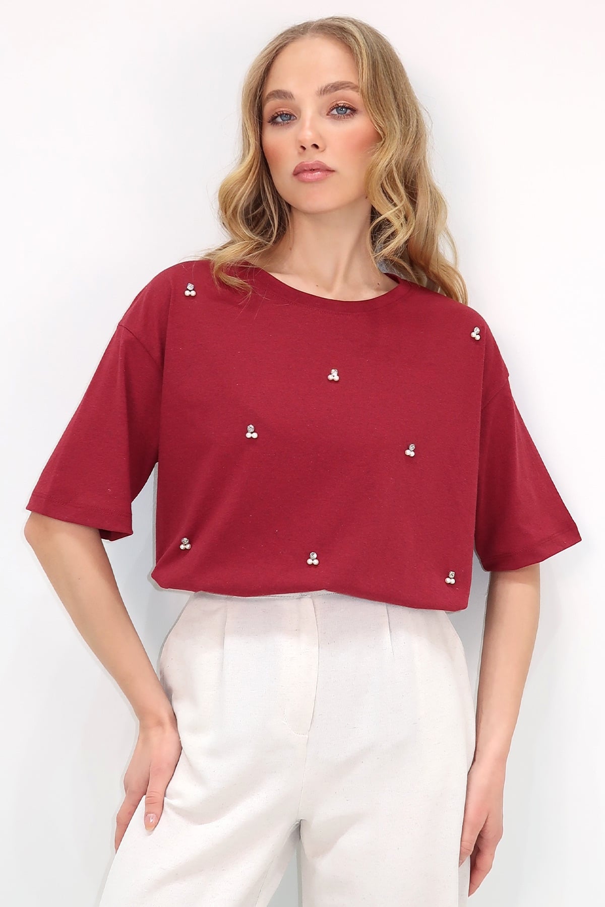 Kadın Bordo Bisiklet Yaka Oversize İnci Ve Taş İşlemeli T-Shirt ALC-X11964