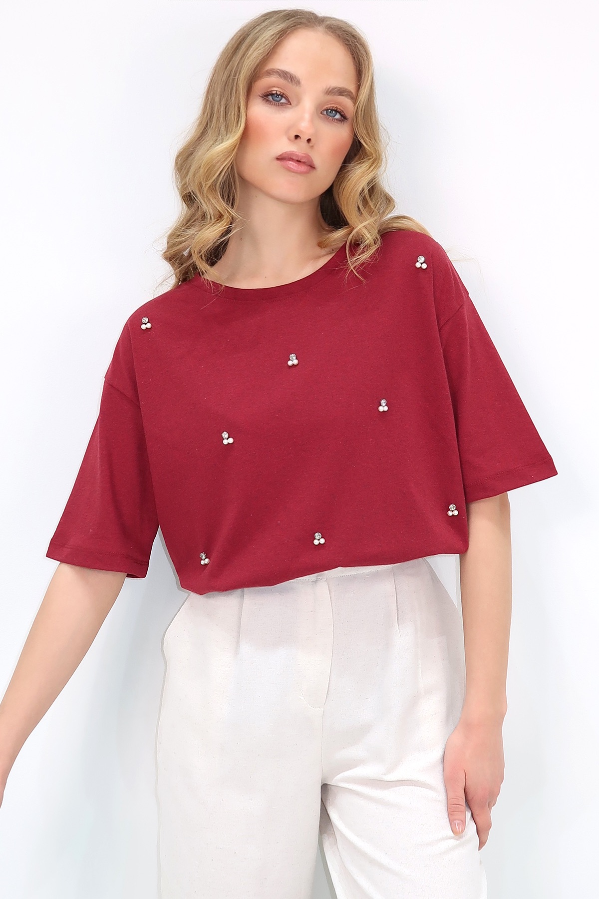 Kadın Bordo Bisiklet Yaka Oversize İnci Ve Taş İşlemeli T-Shirt ALC-X11964