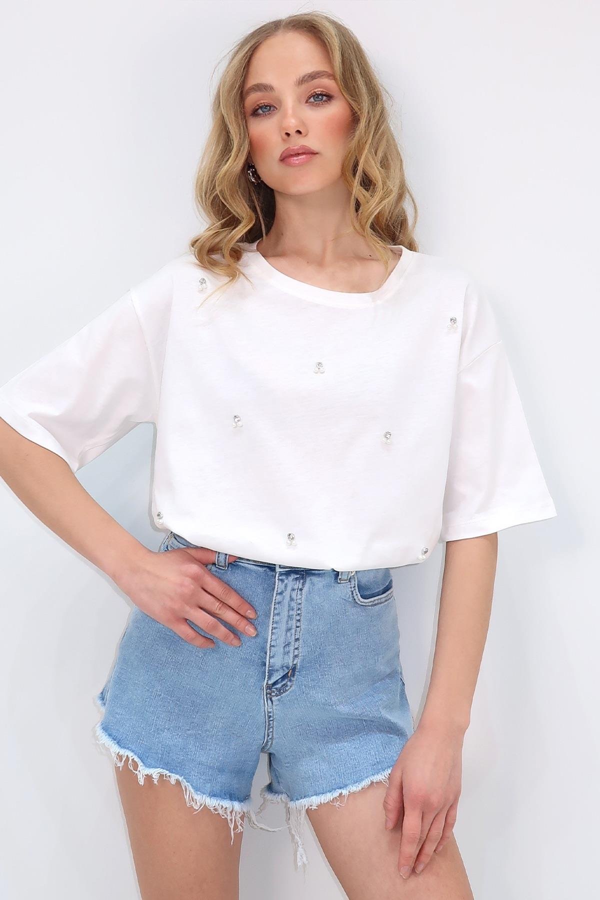 Kadın Ekru Bisiklet Yaka Oversize İnci Ve Taş İşlemeli T-Shirt ALC-X11964