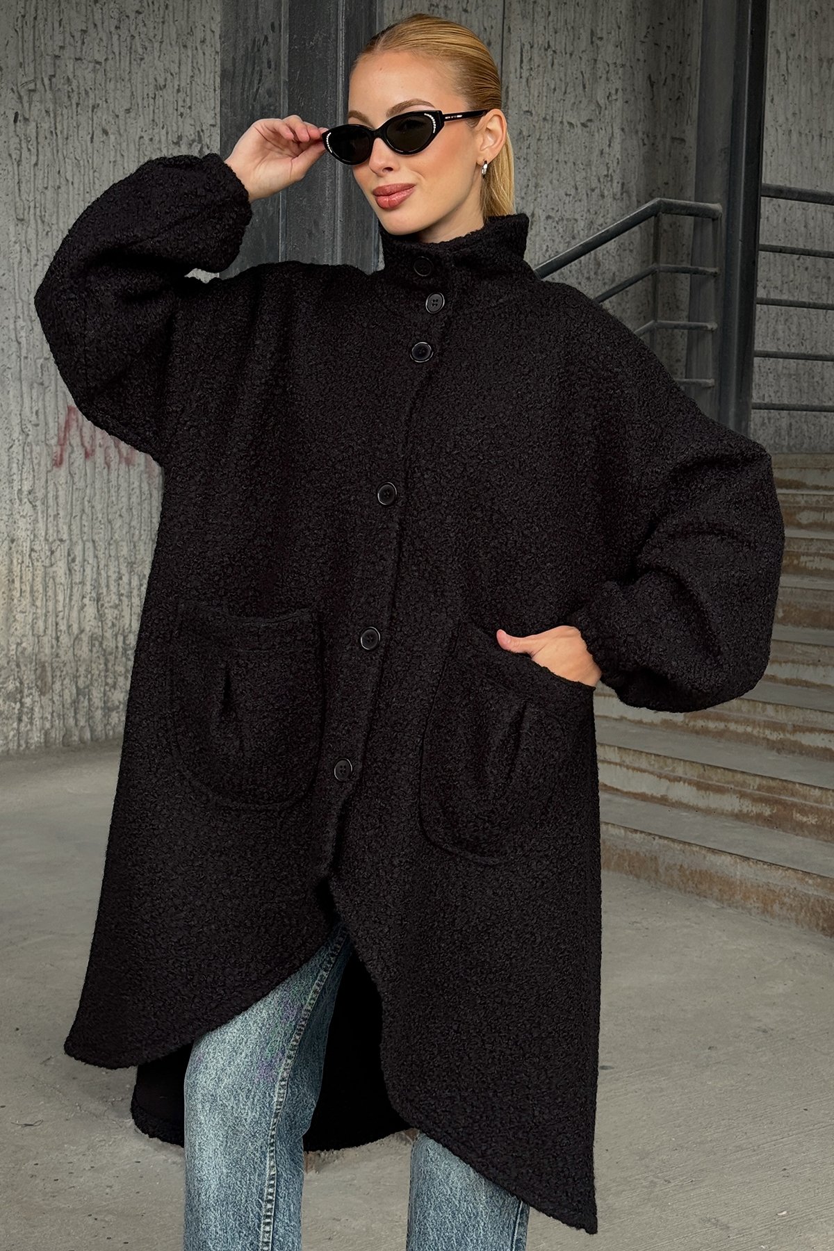 Kadın Siyah Çift Cepli Asimetrik Kesim Düğme Kapamalı Astarsız Kaban VS01285