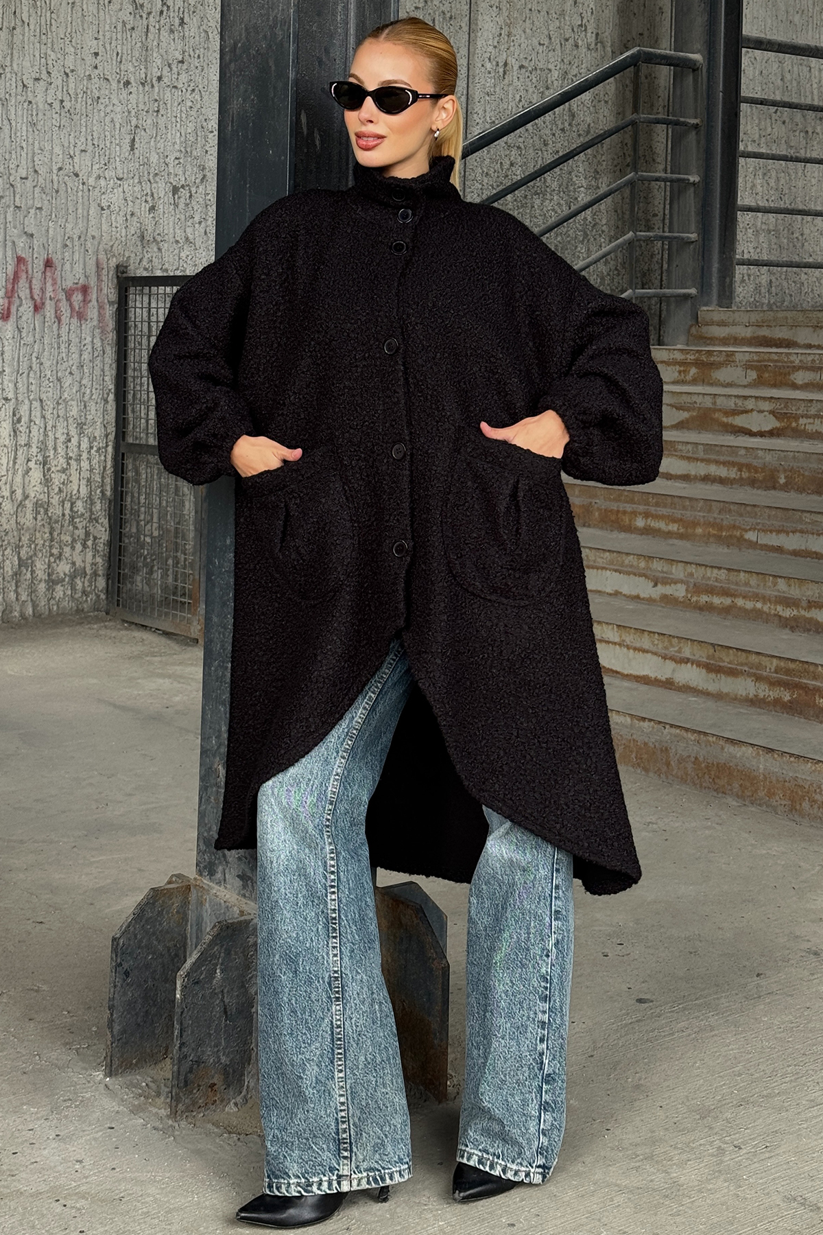 Kadın Siyah Çift Cepli Asimetrik Kesim Düğme Kapamalı Astarsız Kaban VS01285