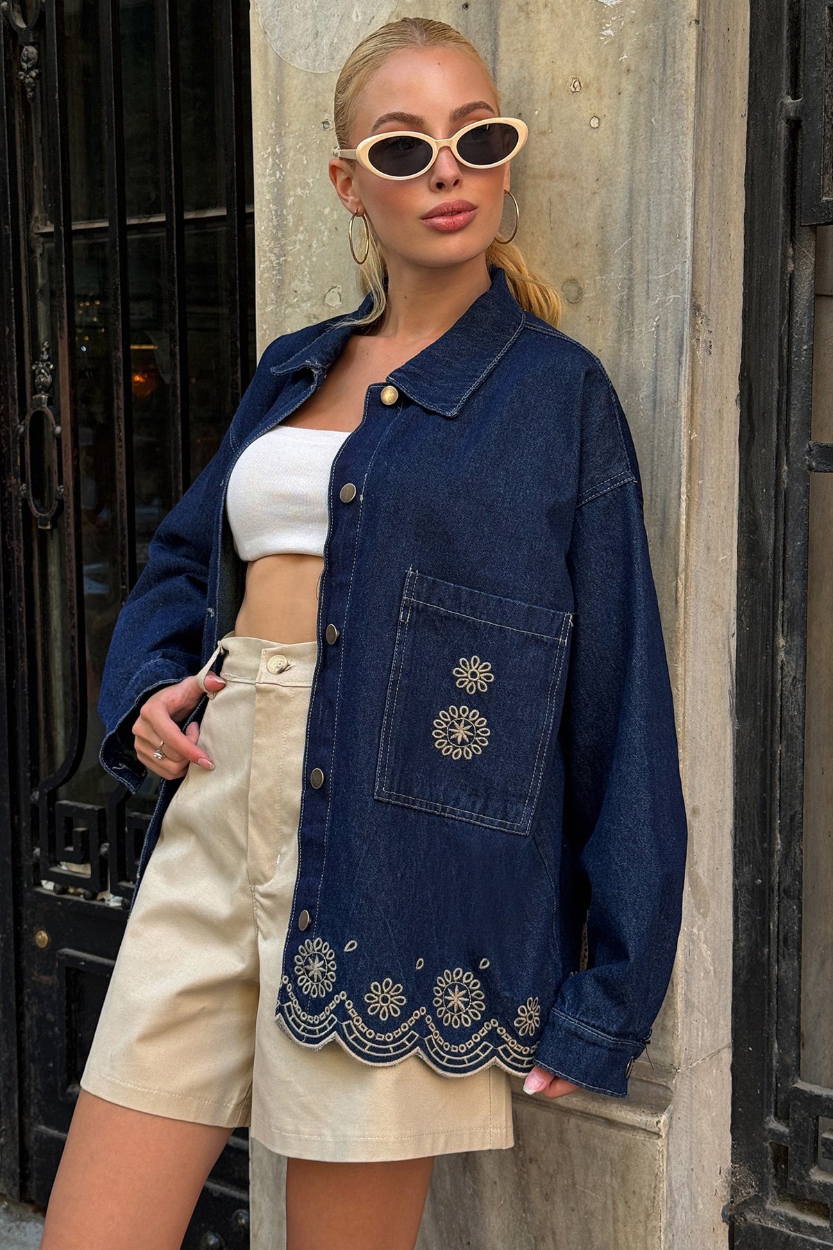 Kadın Lacivert Çift Cepli Düğme Kapamalı Etnik Nakışlı Oversize Jean Ceket VS00713