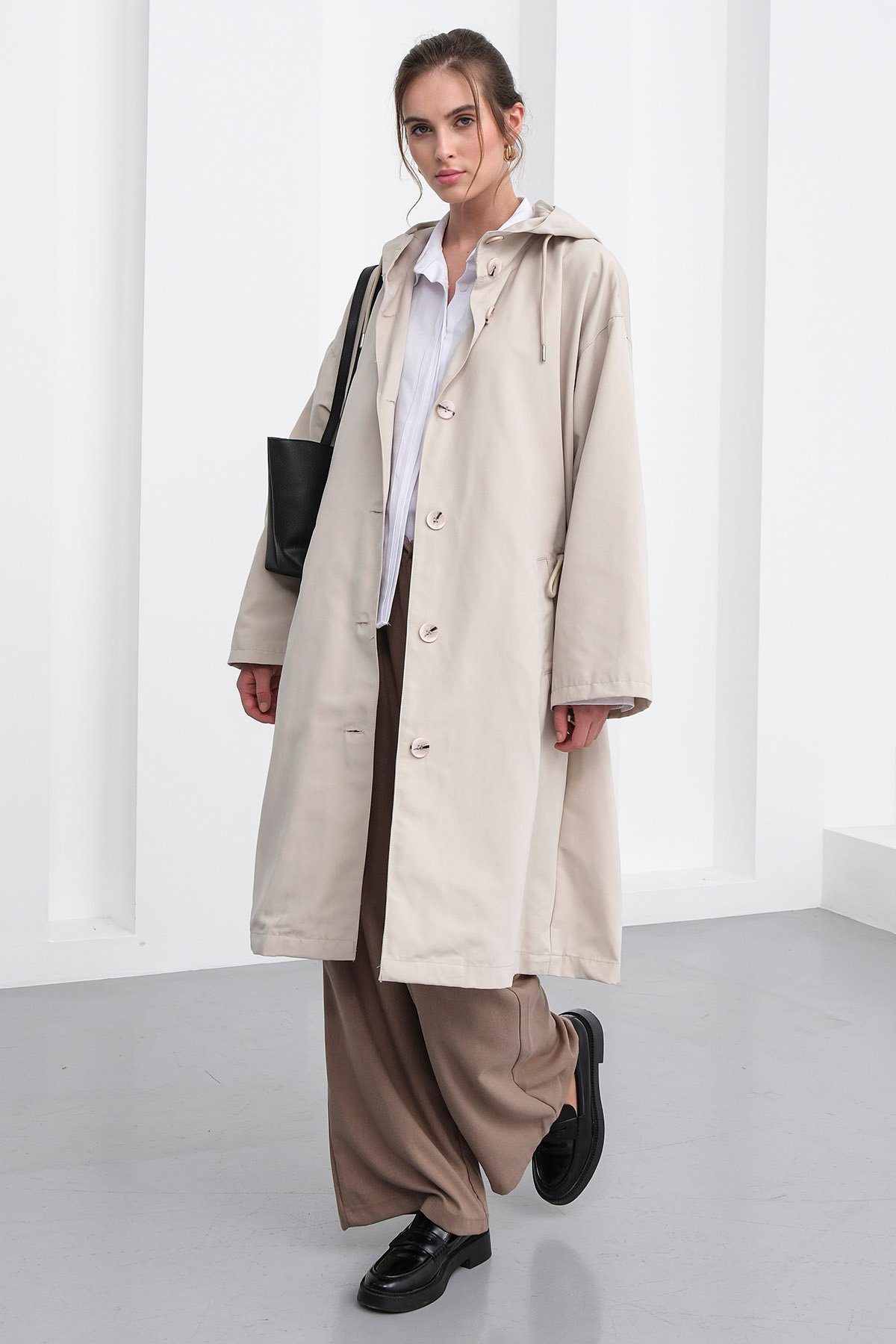 Kadın Taş Çift Cepli Kapüşonlu Beli Bağlamalı Düğme Kapamalı Astarlı Trençkot VS01238