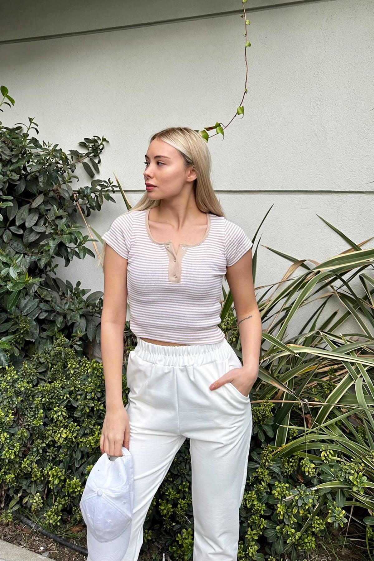 Kadın Bej Çıt Çıt Kapamalı Çizgili Crop Örme Bluz ALC-X11552