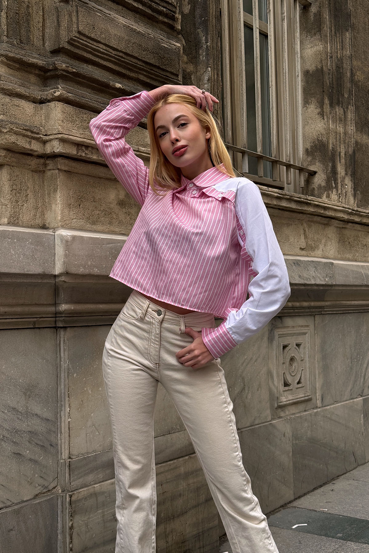 Kadın Pembe Çizgili Kontrast Uzun Kollu Asimetrik Düğme Detaylı Crop Gömlek VS00920