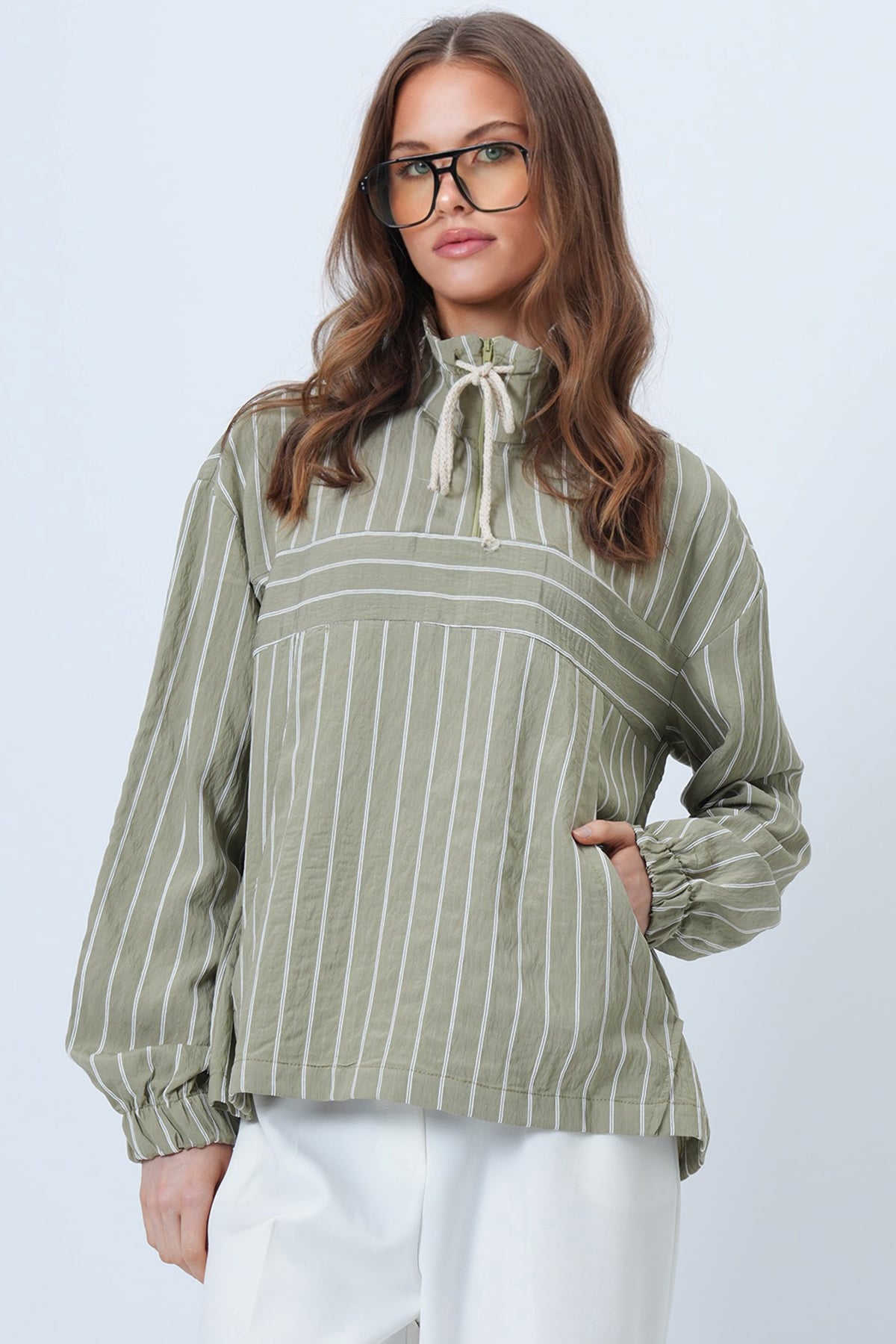 Kadın Haki Dik Yaka Çizgili Cepli Dokuma Sweatshirt VS01315