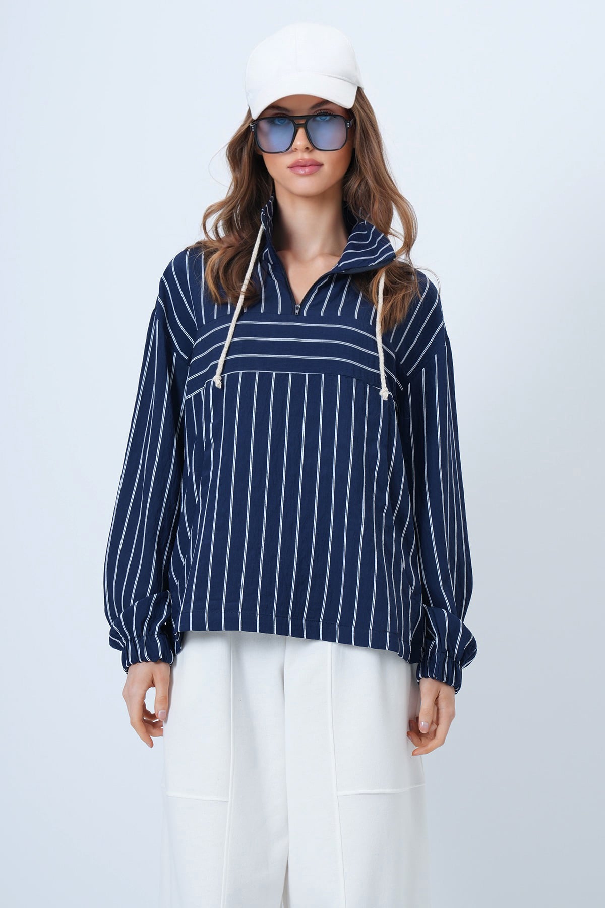 Kadın Lacivert Dik Yaka Çizgili Cepli Dokuma Sweatshirt VS01315