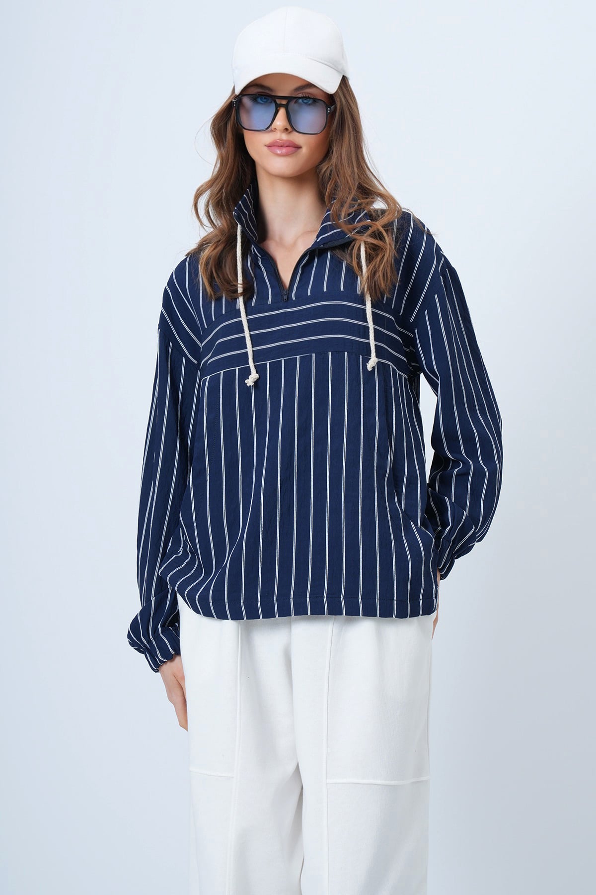 Kadın Lacivert Dik Yaka Çizgili Cepli Dokuma Sweatshirt VS01315