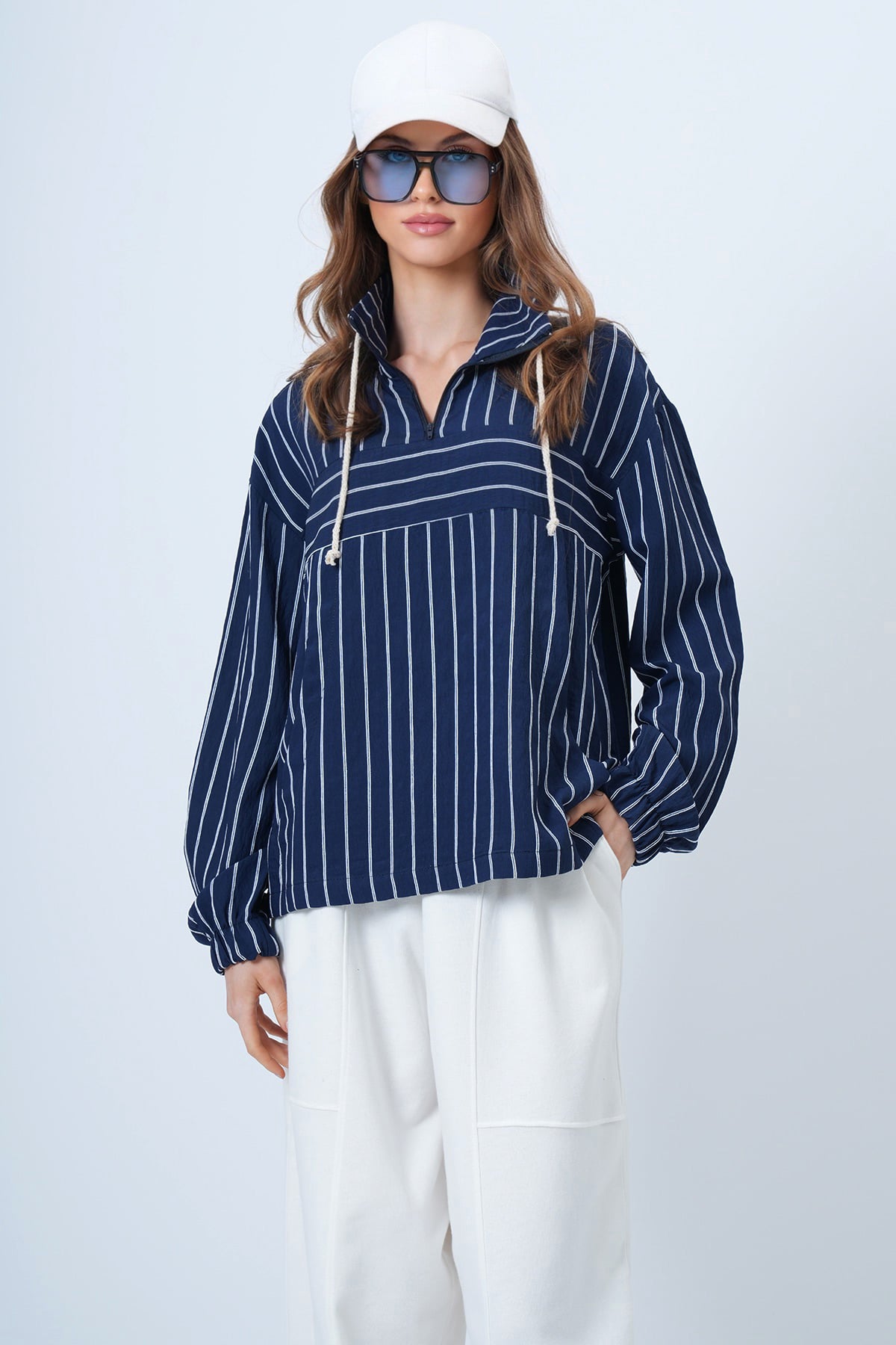 Kadın Lacivert Dik Yaka Çizgili Cepli Dokuma Sweatshirt VS01315
