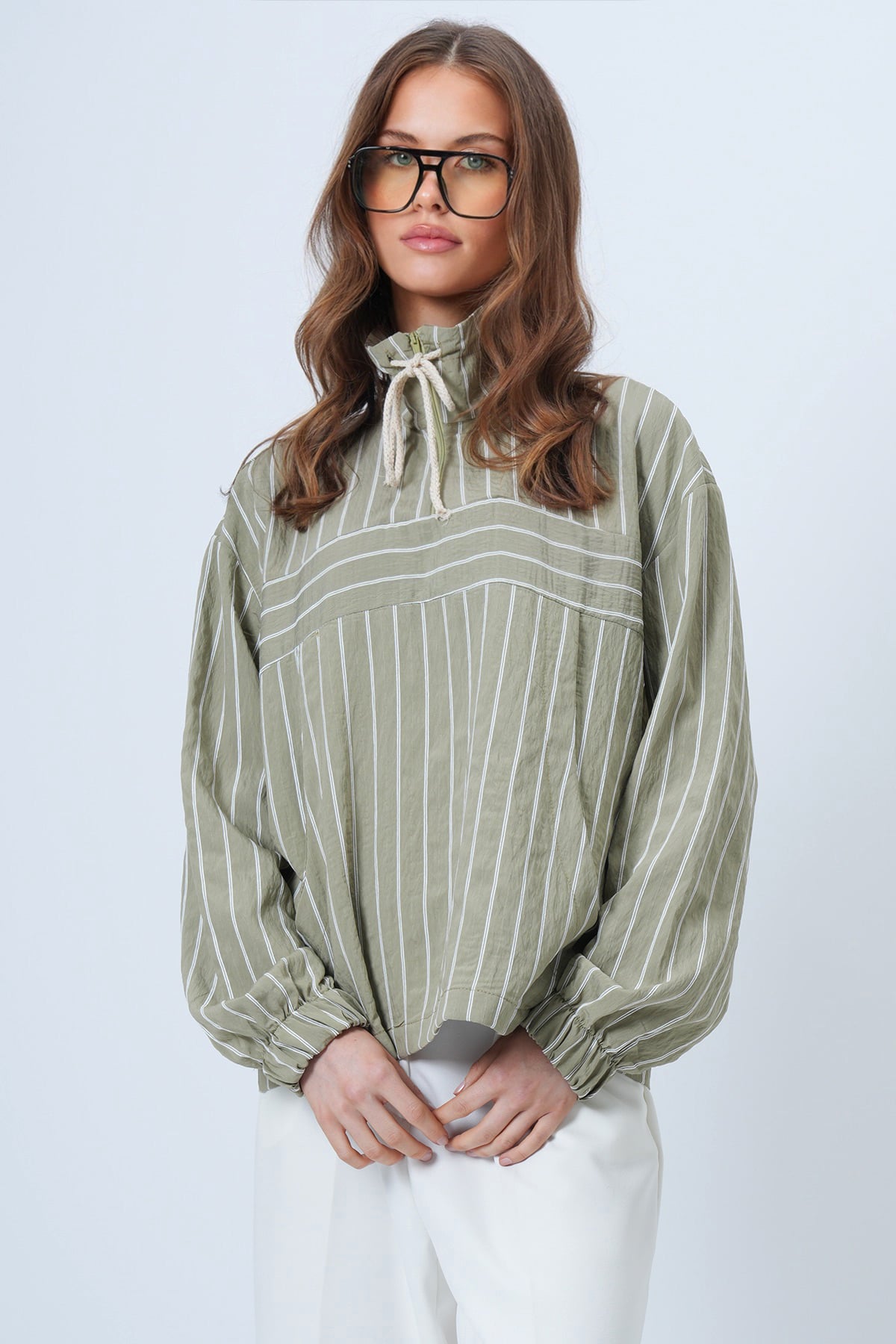 Kadın Haki Dik Yaka Çizgili Cepli Dokuma Sweatshirt VS01315