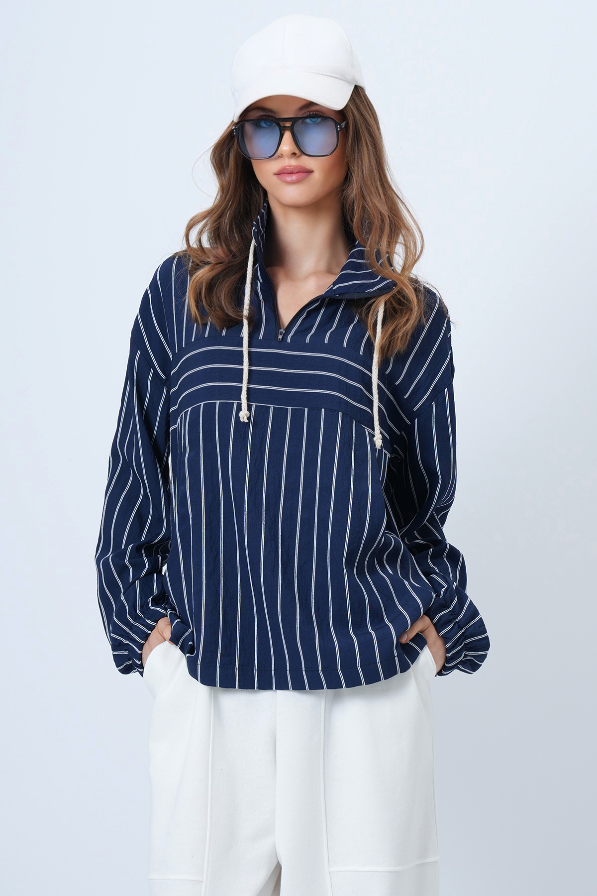 Kadın Lacivert Dik Yaka Çizgili Cepli Dokuma Sweatshirt VS01315