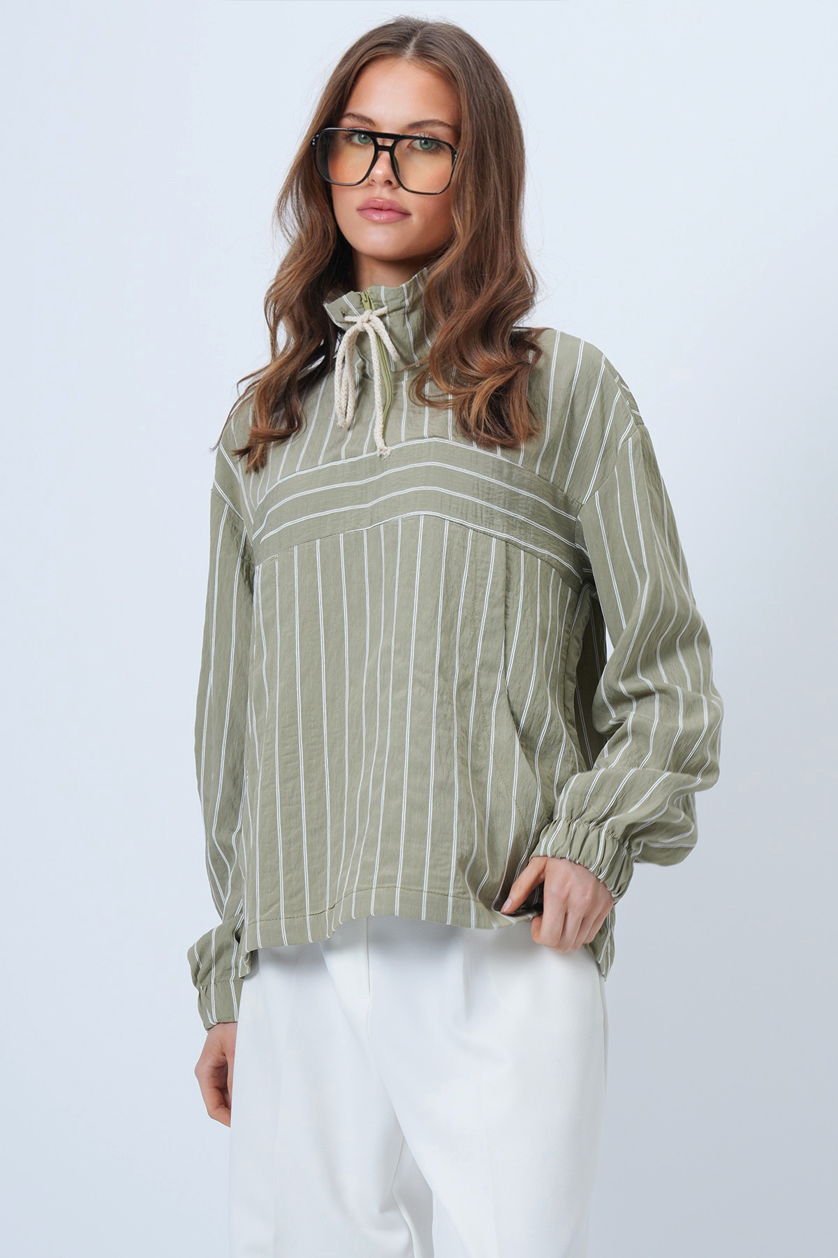 Kadın Haki Dik Yaka Çizgili Cepli Dokuma Sweatshirt VS01315