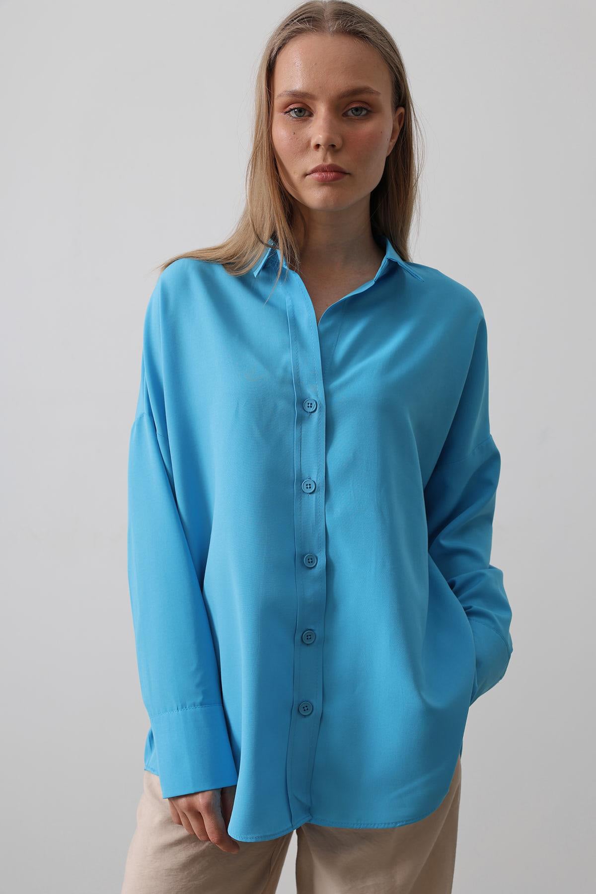 Kadın Turkuaz Geniş Manşet Detaylı Oversize Gömlek VS00543