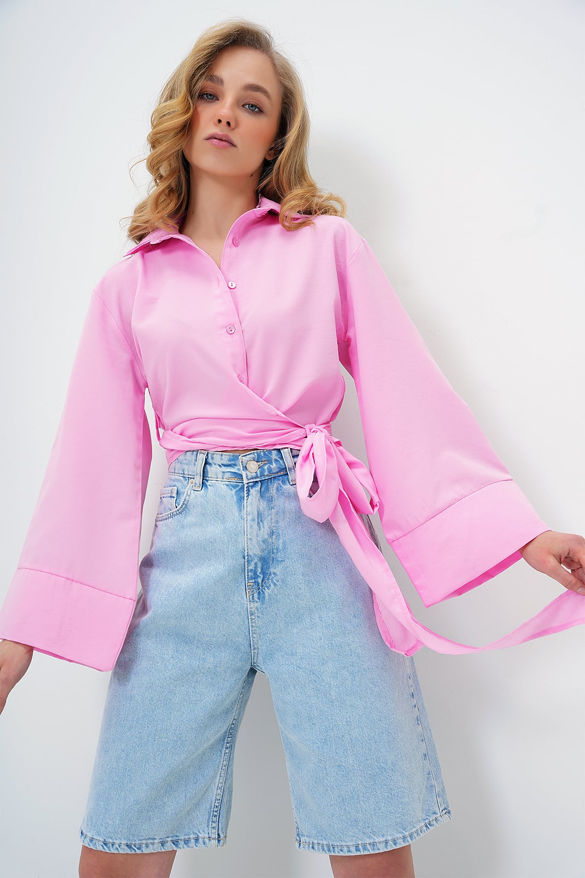 Kadın Pembe Geniş Manşetli Kol Detaylı Önü Bağlamalı Poplin Gömlek ALC-X13750