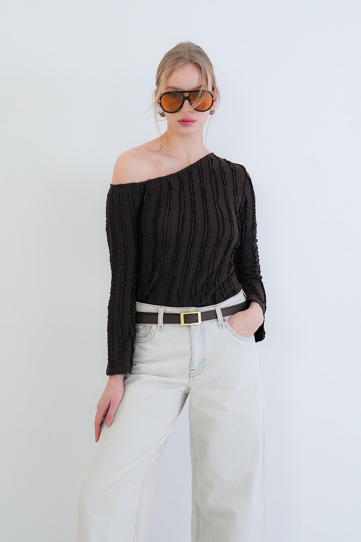 Kadın Acı Kahve Tek Omuz İspanyol Kol Fırfır Kumaş Bluz Alc-X15421