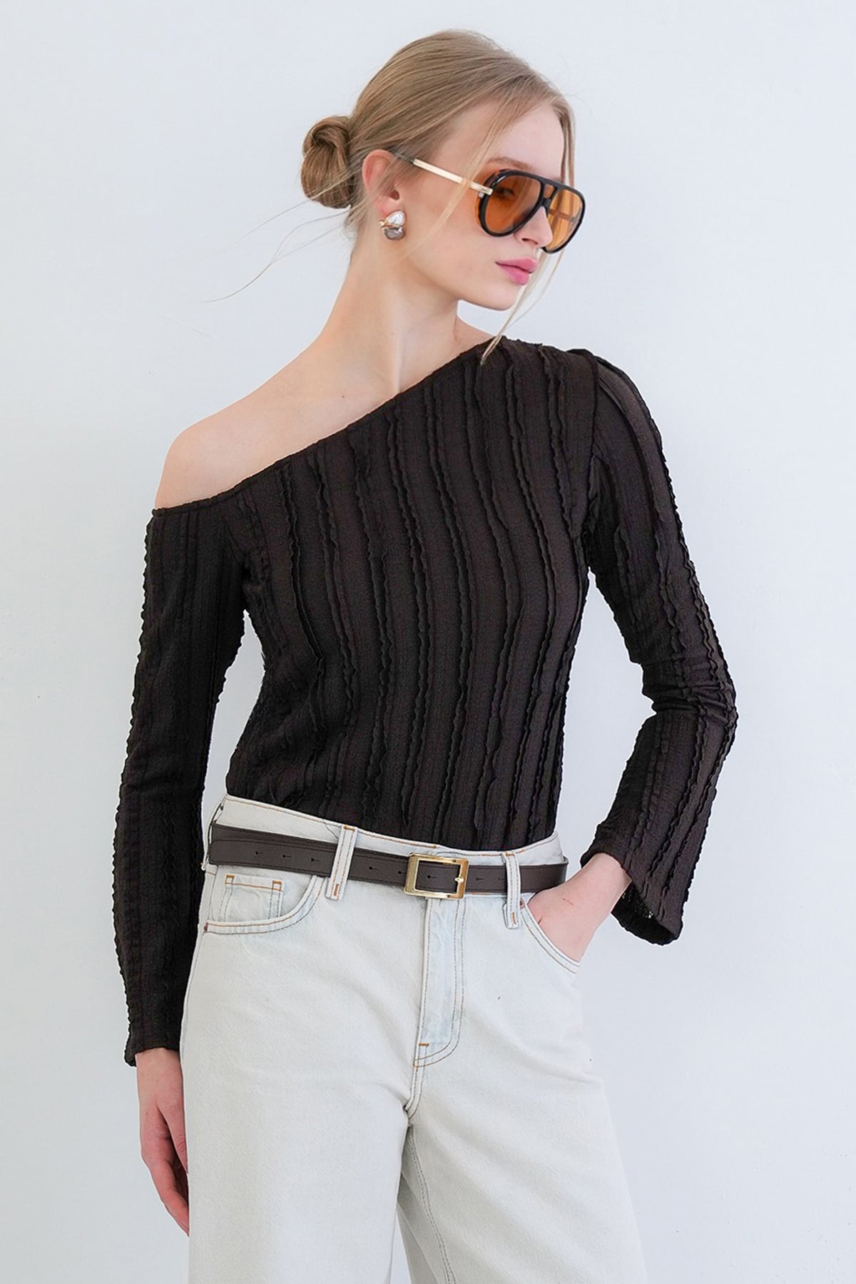 Kadın Acı Kahve Tek Omuz İspanyol Kol Fırfır Kumaş Bluz Alc-X15421