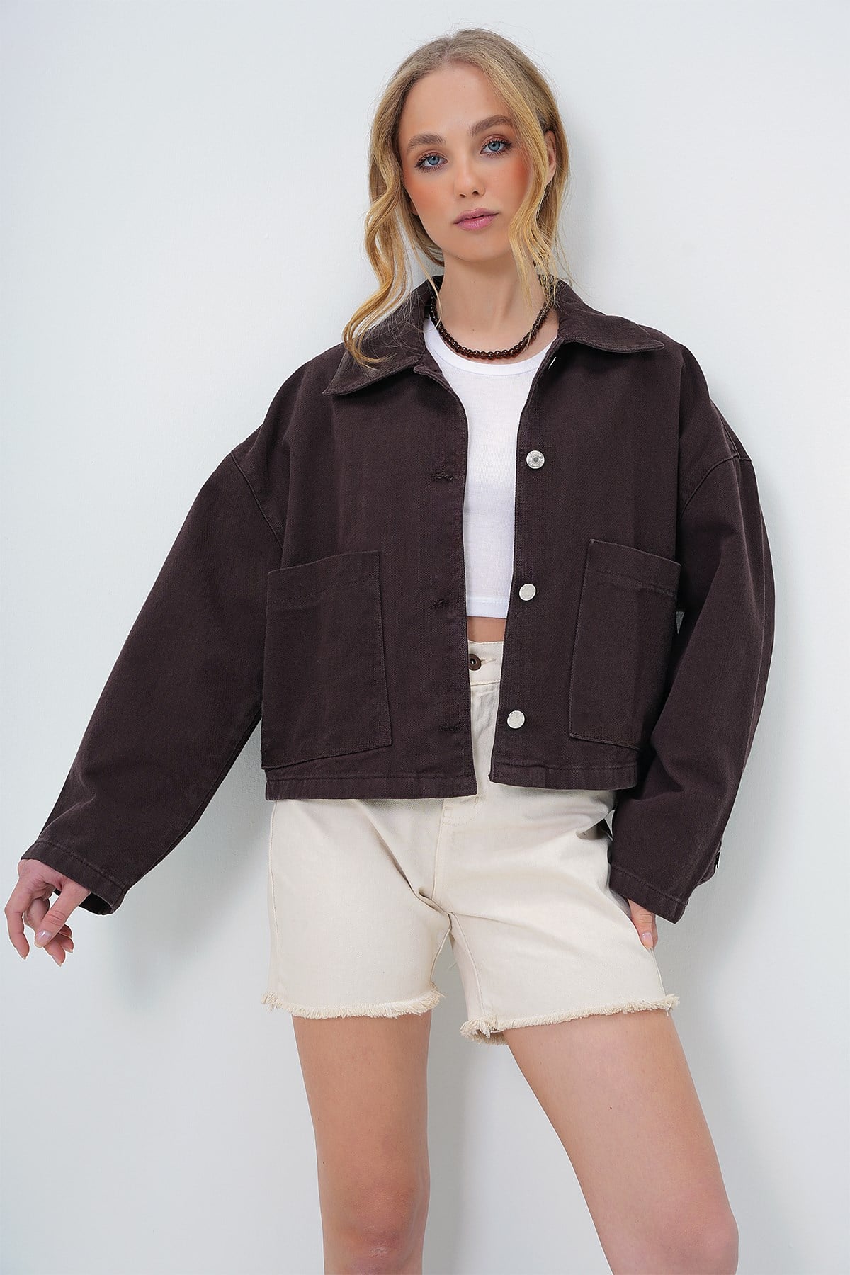 Kadın Acı Kahve Torba Cepli Çoban Dikişli Crop Jean Ceket ALC-X13562