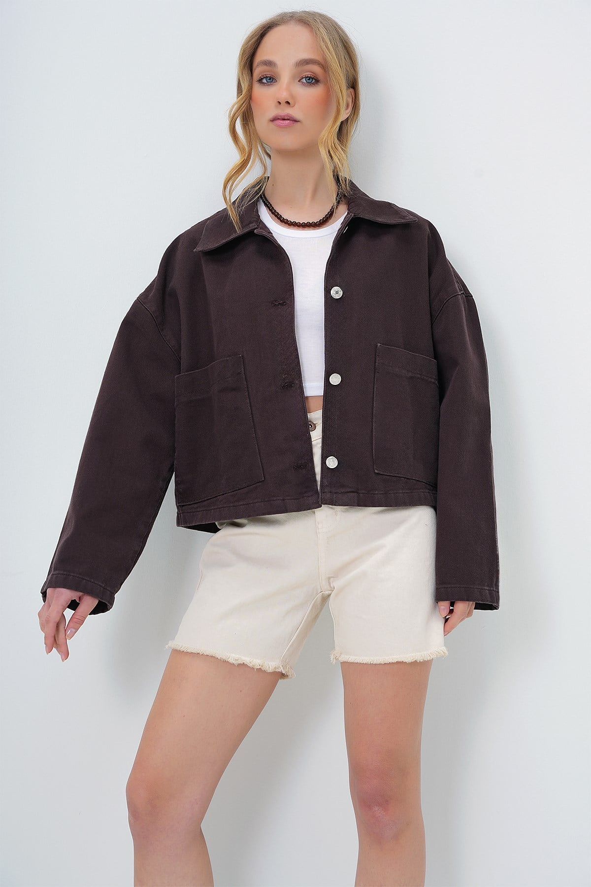 Kadın Acı Kahve Torba Cepli Çoban Dikişli Crop Jean Ceket ALC-X13562