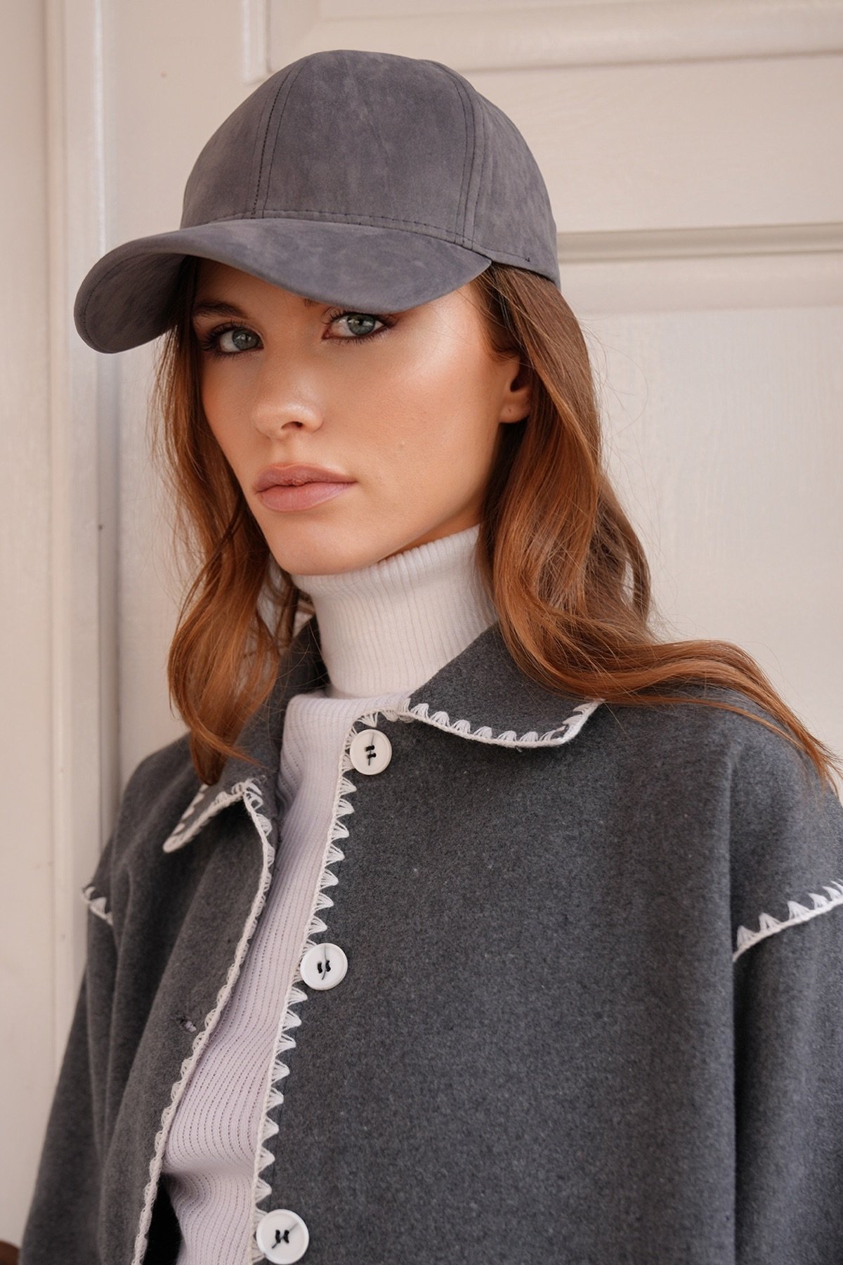 Kadın ANTRASİT Kadife Dokulu Kavisli Siperlik Ayarlanabilir Şapka VS01228