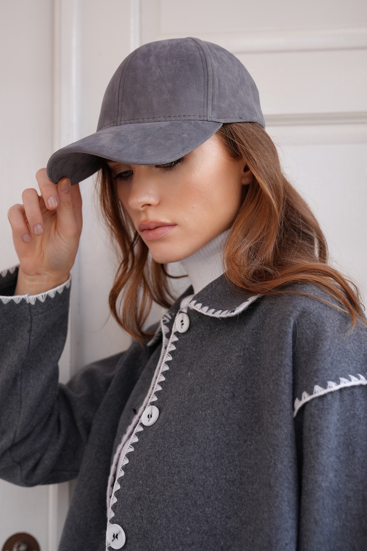 Kadın ANTRASİT Kadife Dokulu Kavisli Siperlik Ayarlanabilir Şapka VS01228