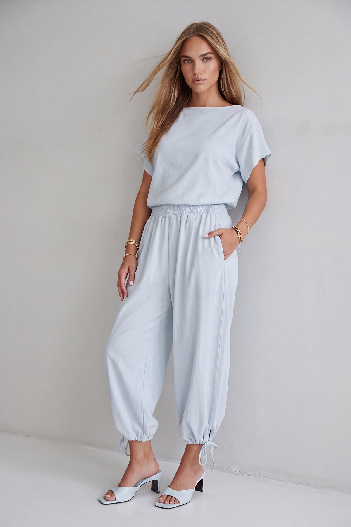 Kadın Bebe Mavi Beli Gipeli Paçası Bağcık Detaylı Pantolon Ve Bluz Dokuma Takım Alc-X15567