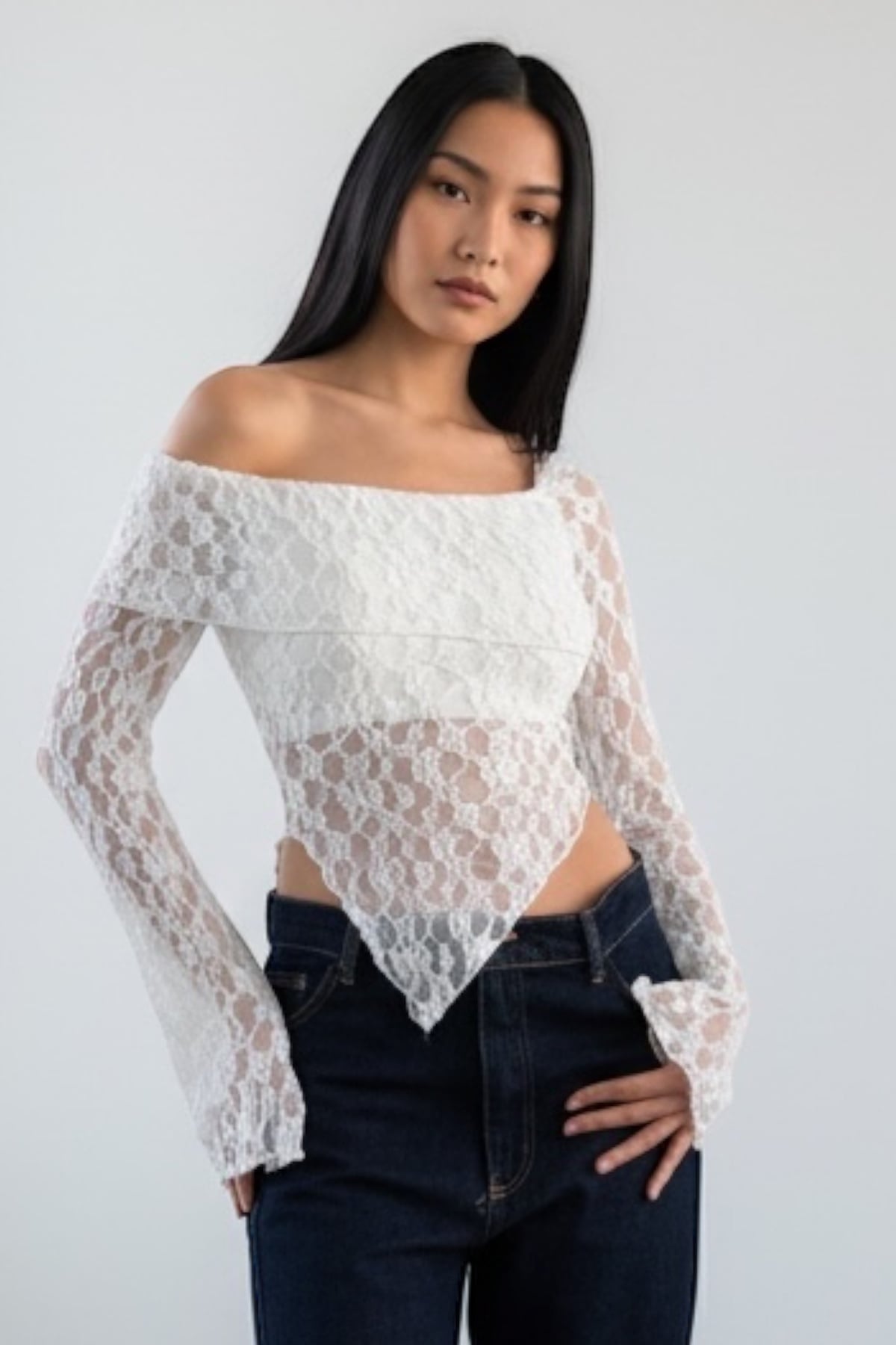 Kadın Beyaz Asimetrik Yaka Tulumlu Dantel Crop Bluz Alc-X15320