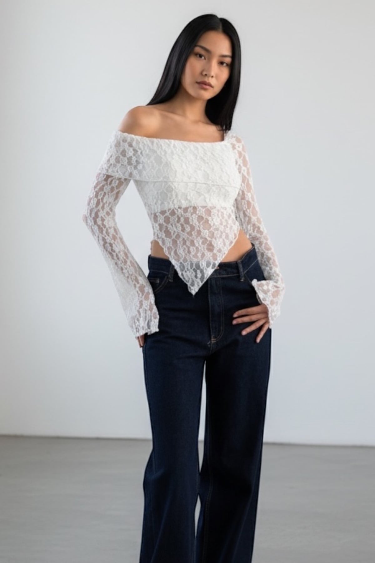 Kadın Beyaz Asimetrik Yaka Tulumlu Dantel Crop Bluz Alc-X15320