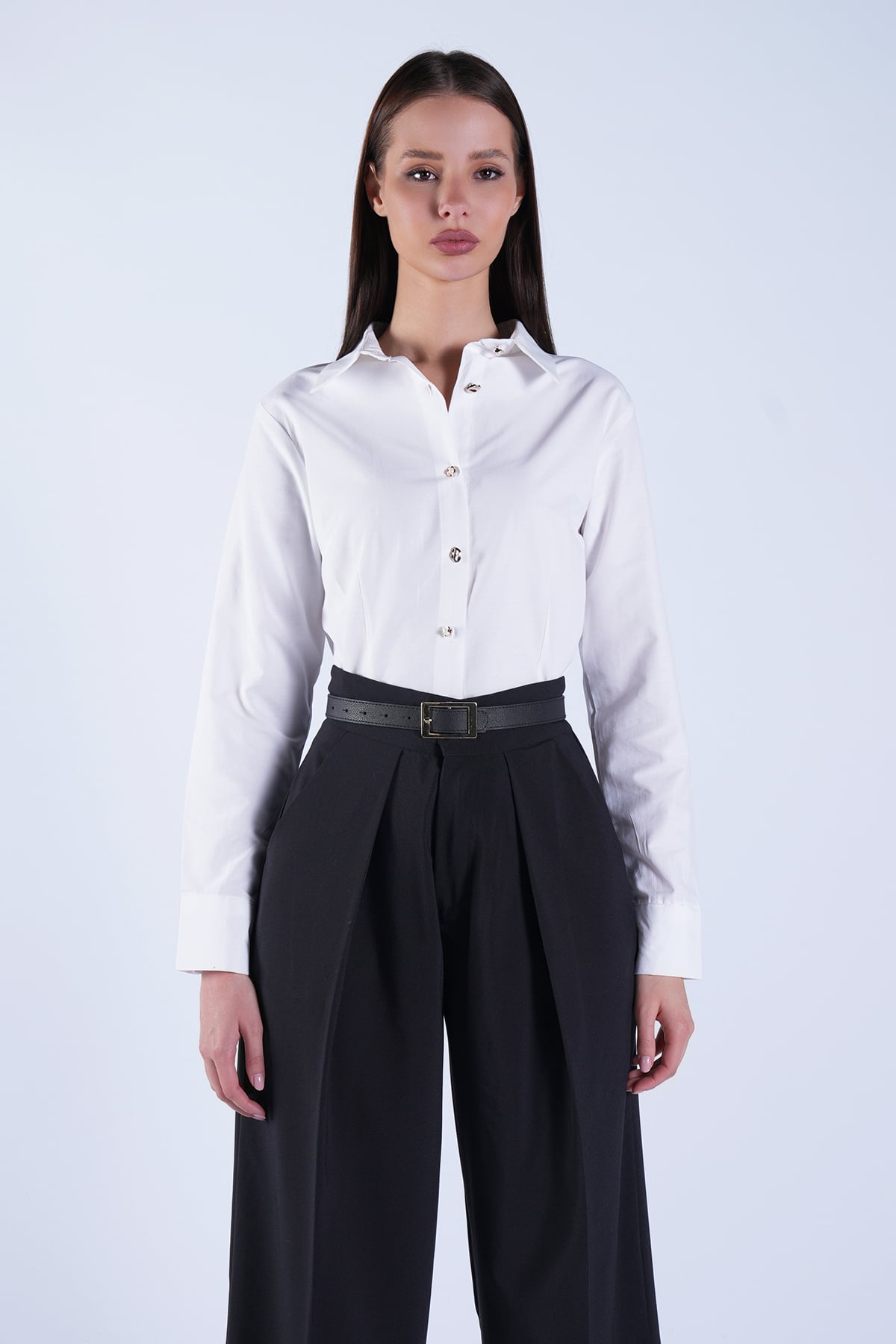 Kadın Beyaz Gold İnci Düğme Detaylı Pensli Slim Fit Poplin Gömlek Alc-X15114