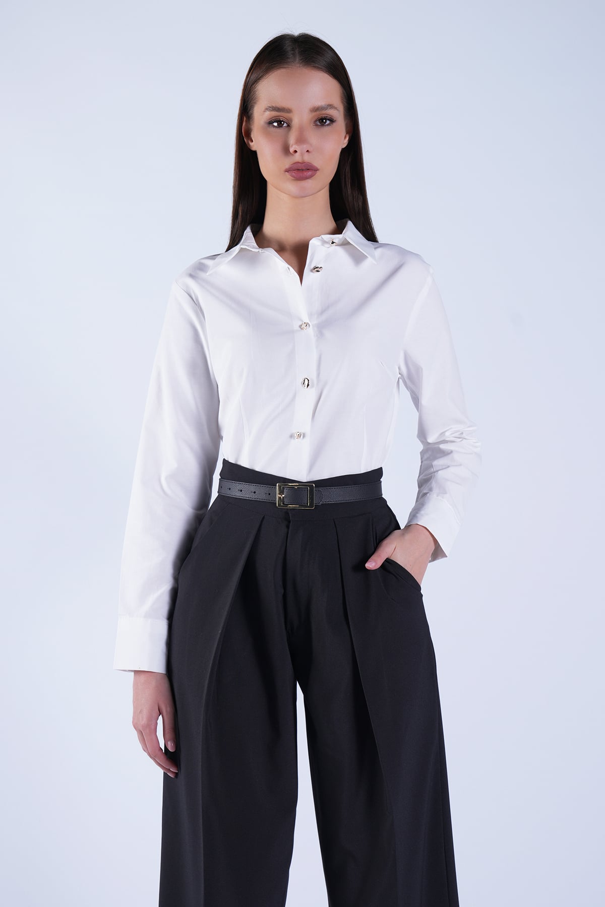 Kadın Beyaz Gold İnci Düğme Detaylı Pensli Slim Fit Poplin Gömlek Alc-X15114