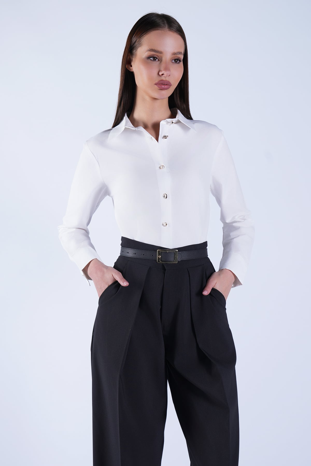 Kadın Beyaz Gold İnci Düğme Detaylı Pensli Slim Fit Poplin Gömlek Alc-X15114