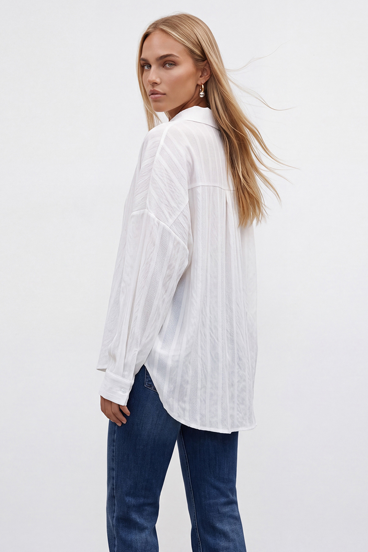 Kadın Beyaz Jakarlı Oversize Dokuma Gömlek Alc-X15629