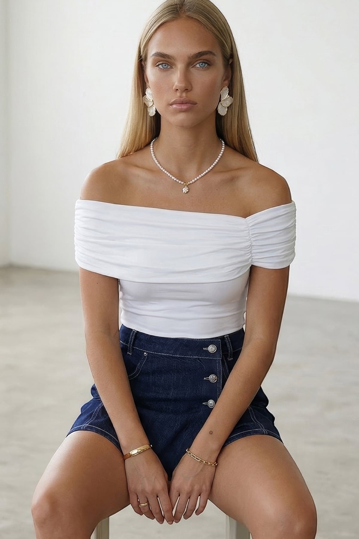 Kadın Beyaz Madonna Yaka Drapeli Bluz Alc-X15456