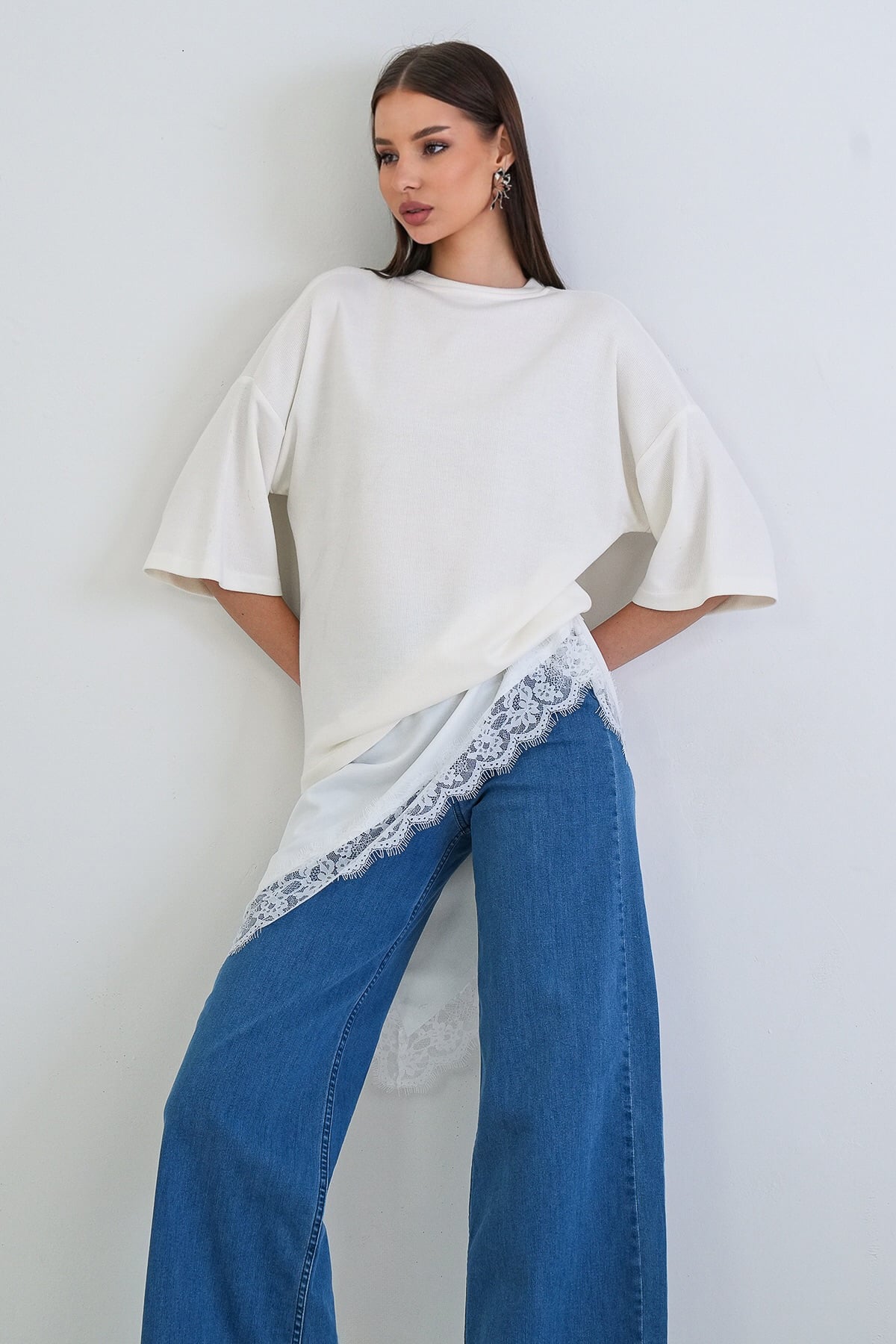 Kadın Beyaz Oversize Dantelli Kombine T-Shırt Alc-X15239