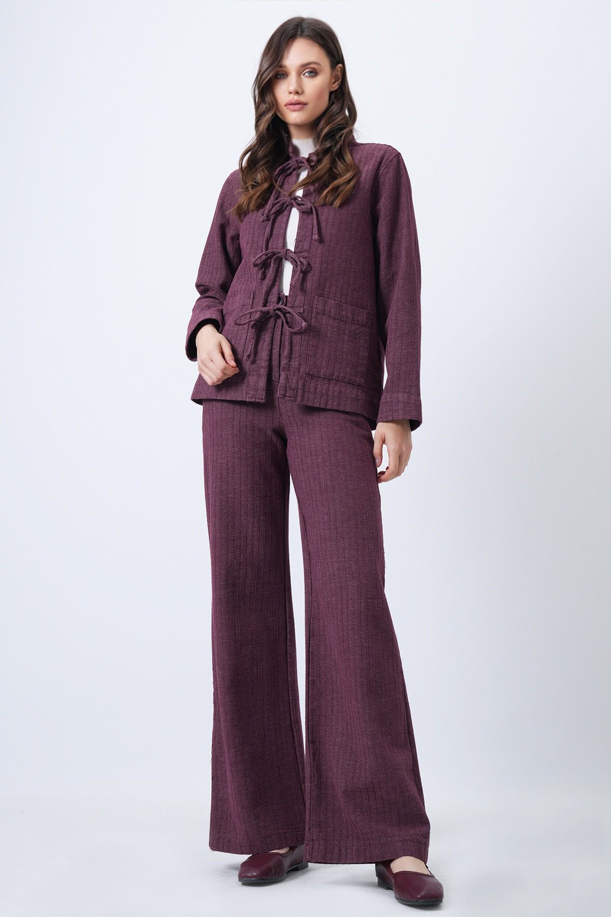 Kadın BORDO Dokulu Bağlama Detaylı Ceket ve Geniş Paça Pantolon Takım VS01688