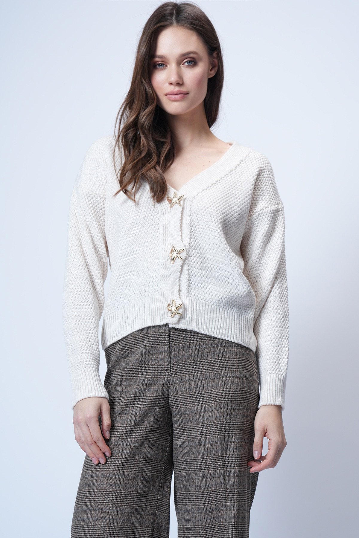 Kadın Ekru Gold Düğme Detaylı V Yaka Triko Hırka Alc-X14754