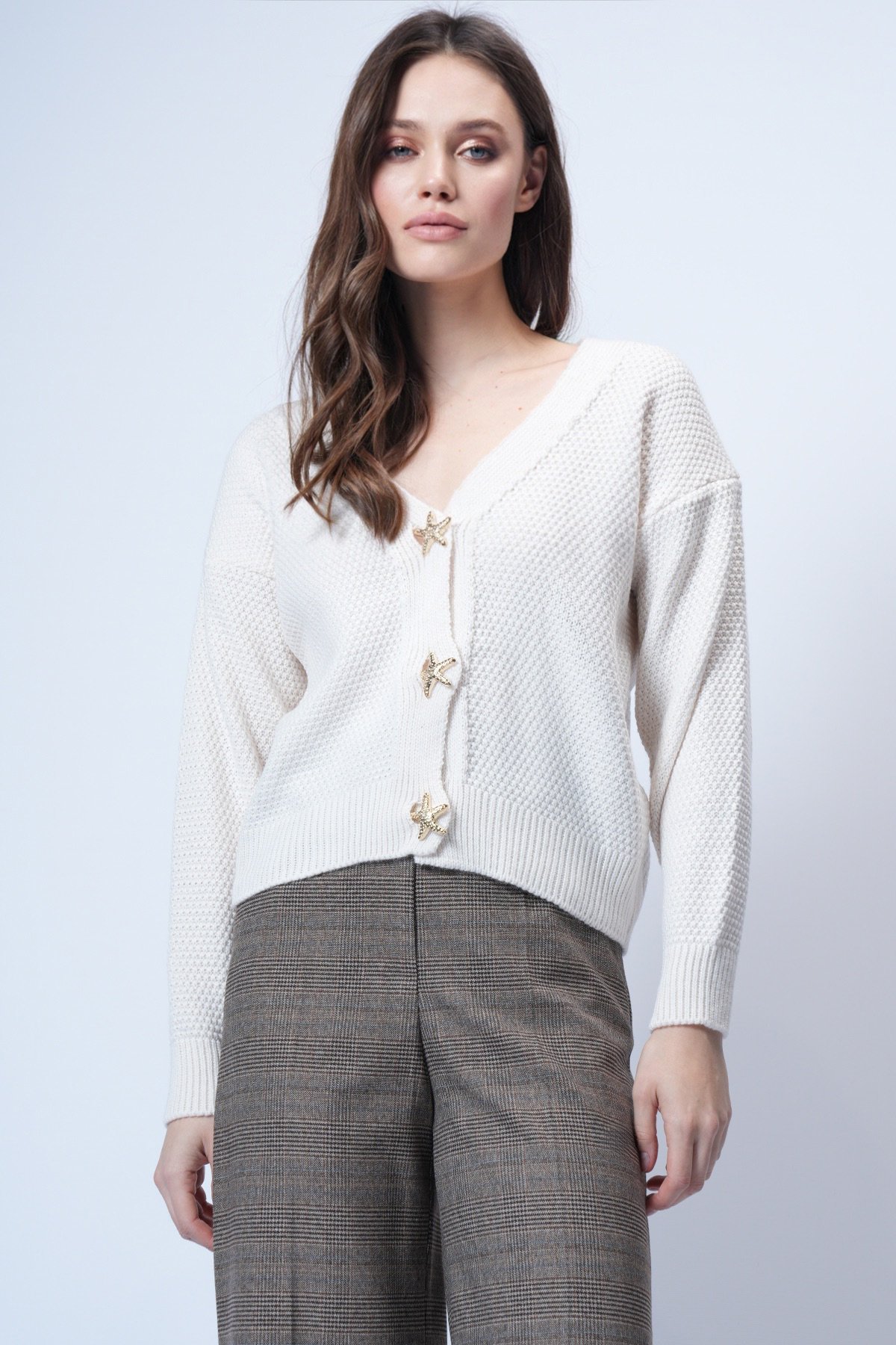 Kadın Ekru Gold Düğme Detaylı V Yaka Triko Hırka Alc-X14754