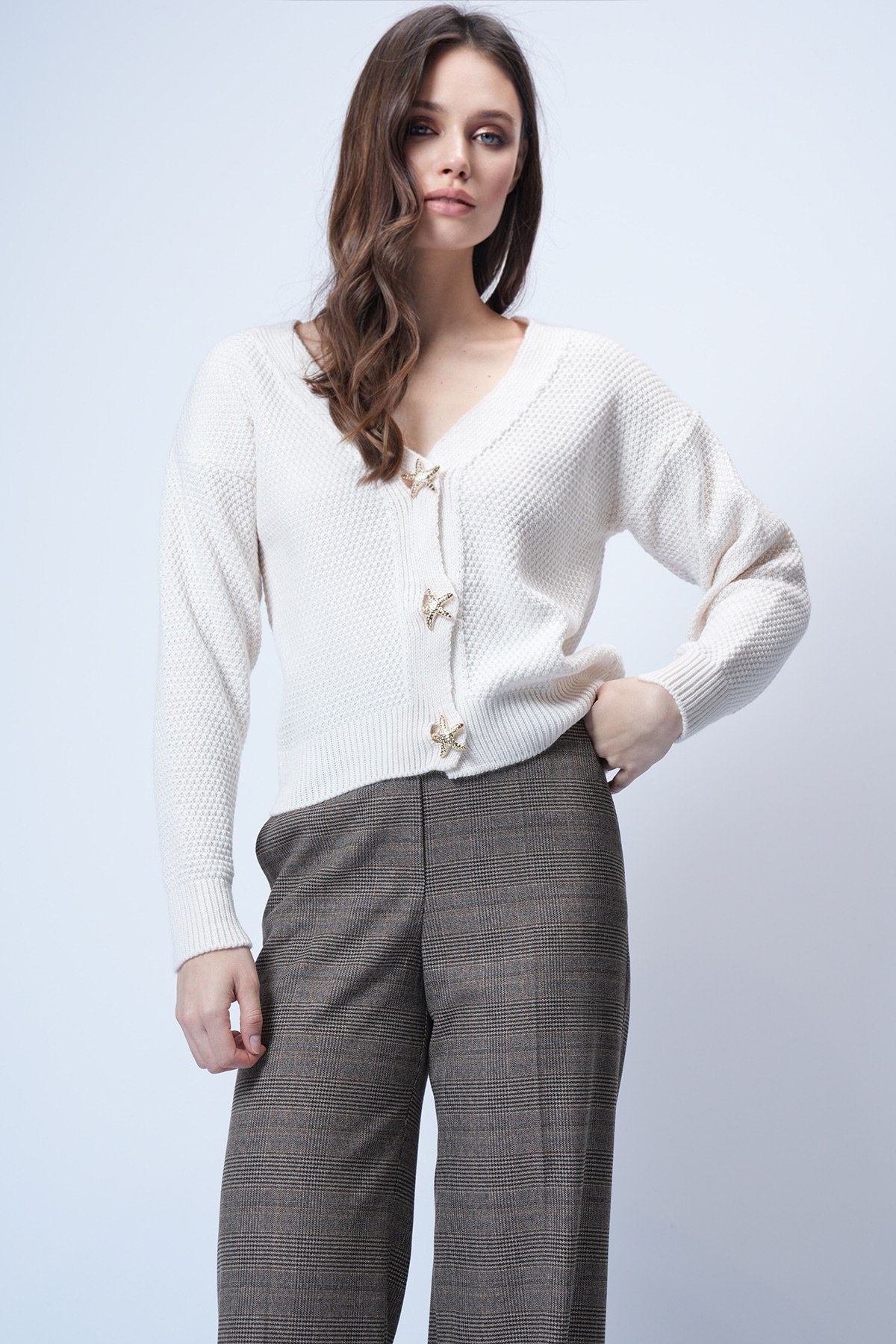 Kadın Ekru Gold Düğme Detaylı V Yaka Triko Hırka Alc-X14754