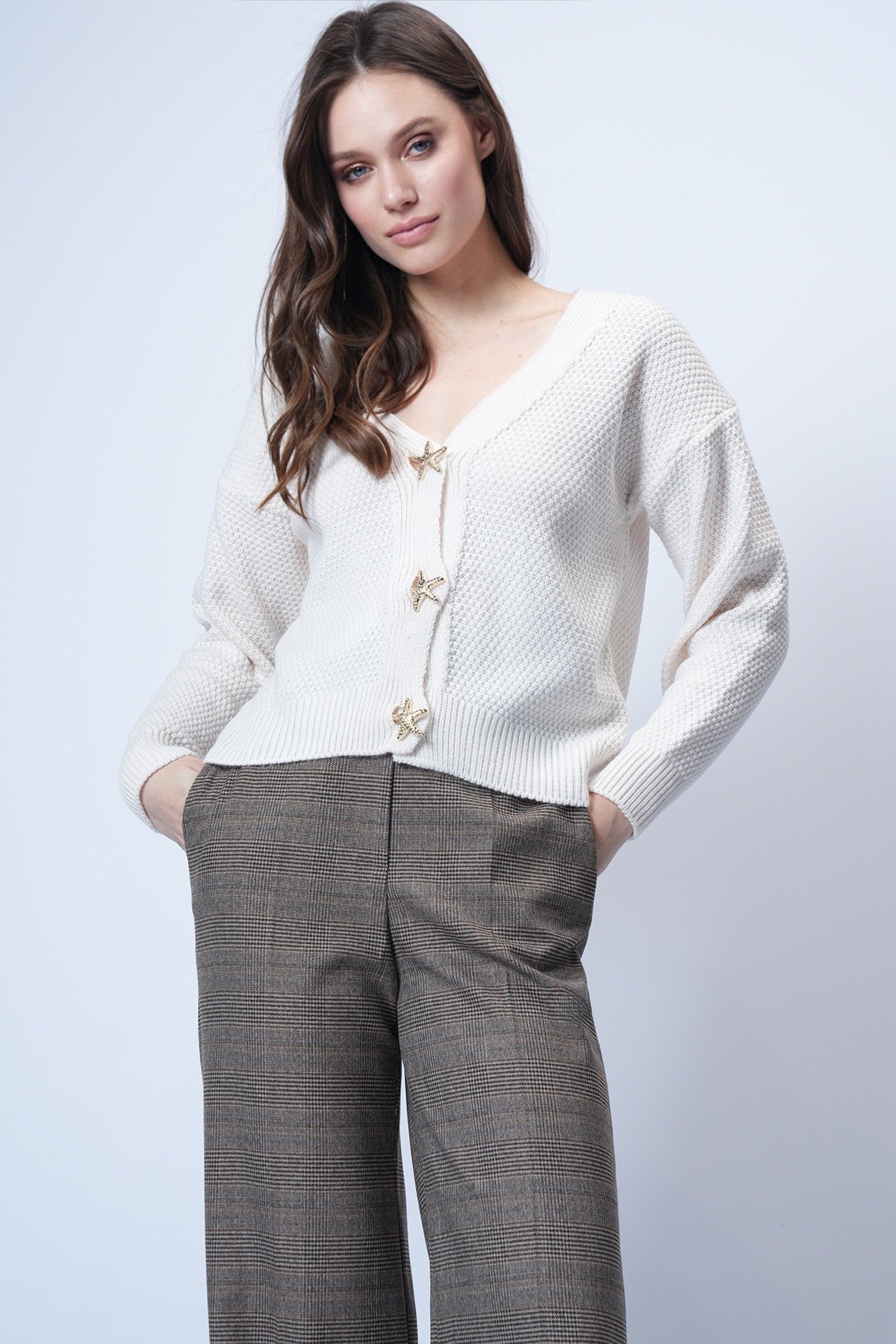 Kadın Ekru Gold Düğme Detaylı V Yaka Triko Hırka Alc-X14754