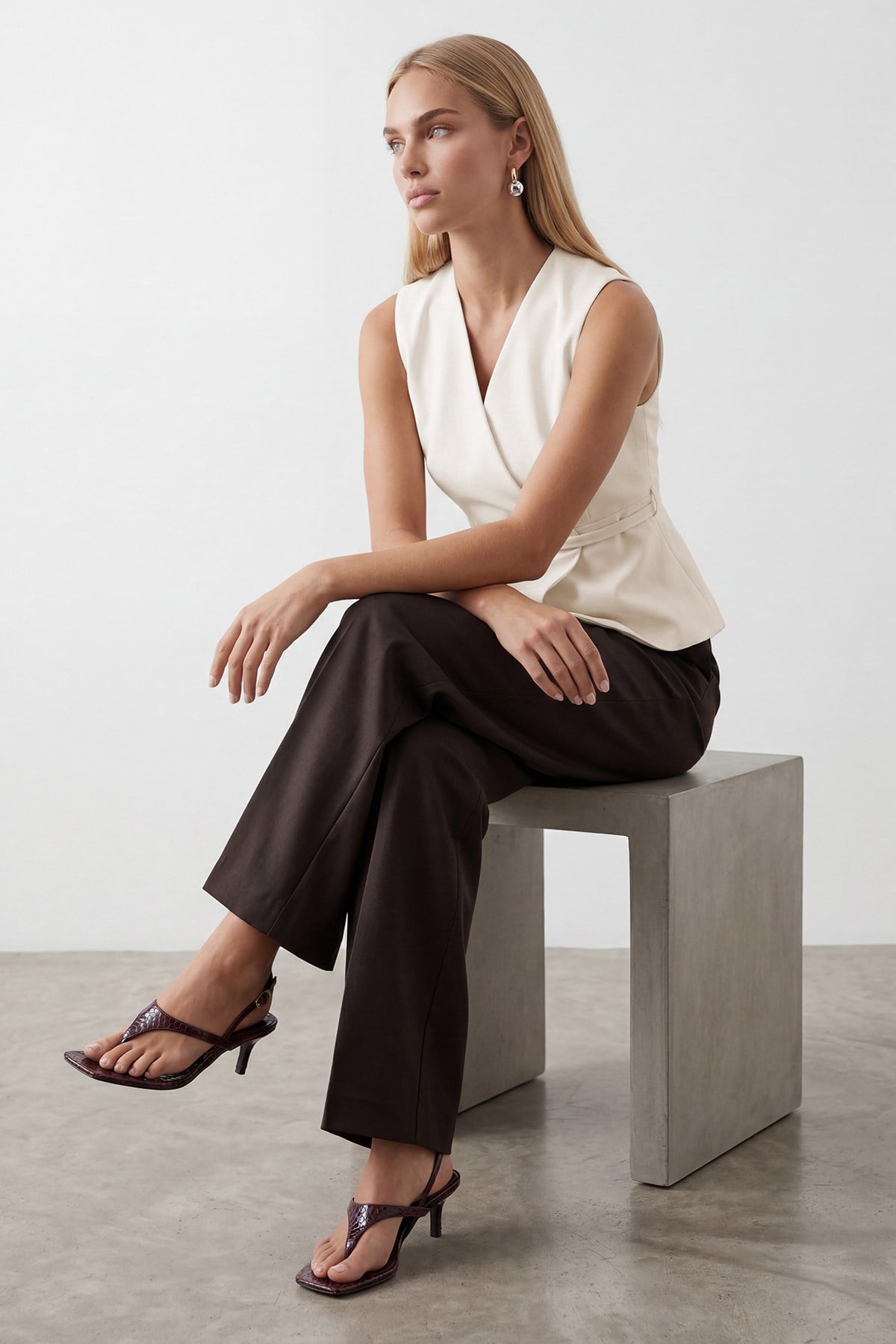 Kadın Ekru Kemerli Anvelop Kapamalı İçi Astarlı Yelek Alc-X15468