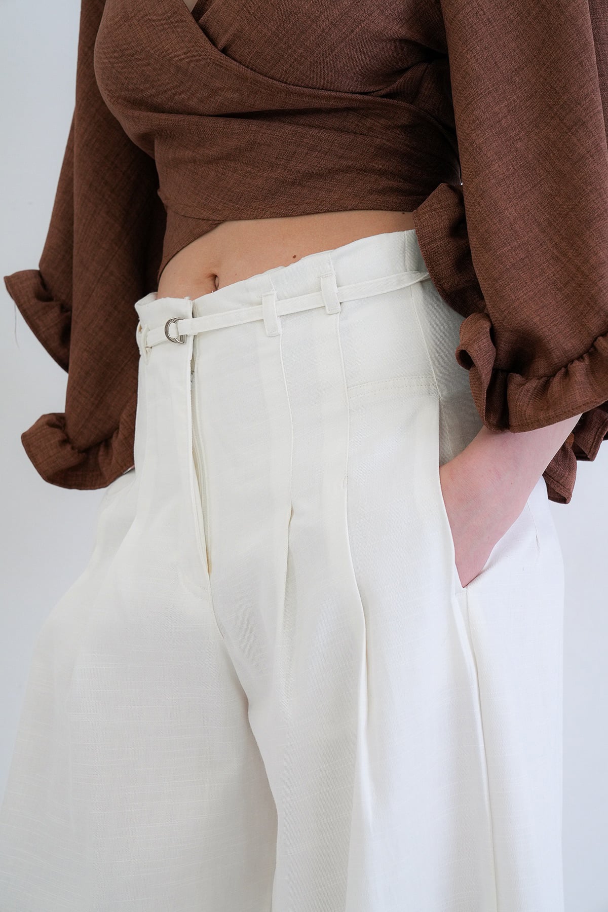 Kadın Ekru Kendinden Kemerli Yüksek Bel Pileli Geniş Paça Gabardin Pantolon Alc-X15439