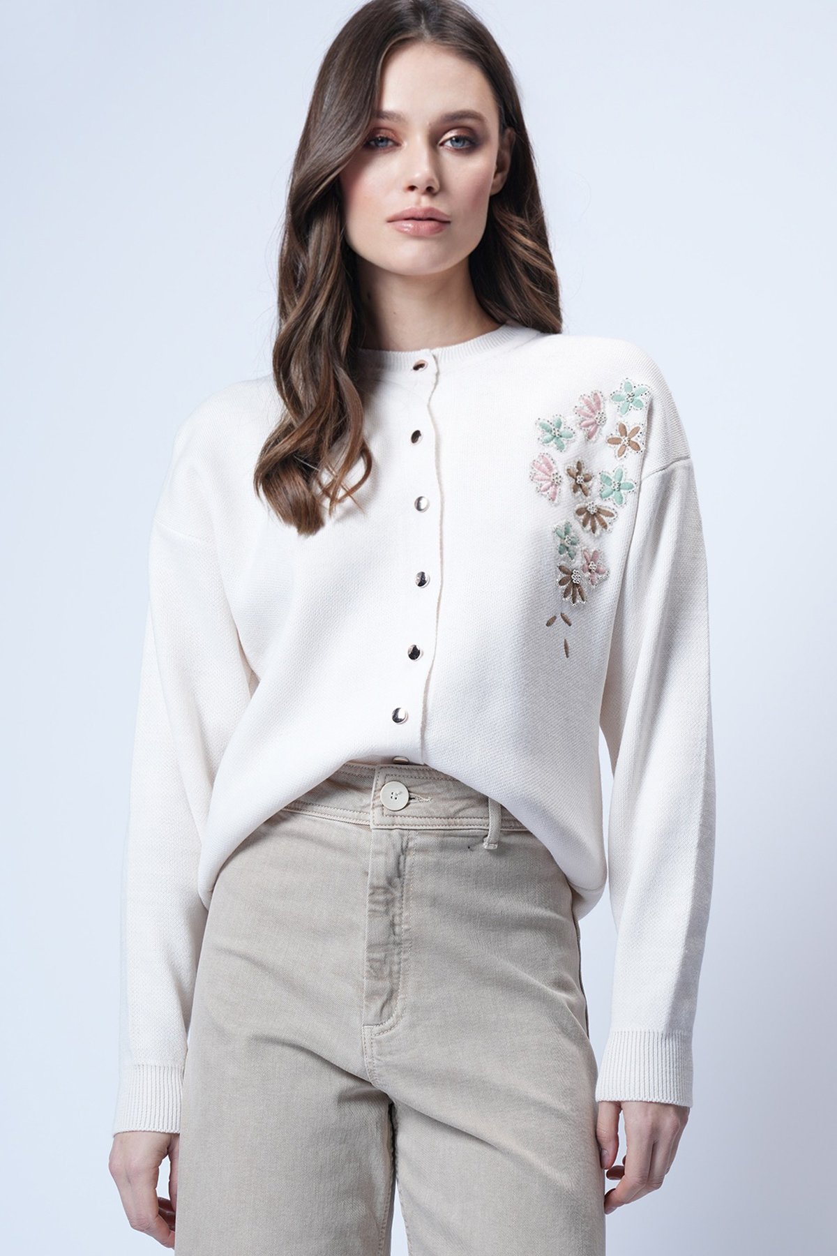 Kadın Ekru Nakış İşlemeli Triko Hırka Alc-X14755