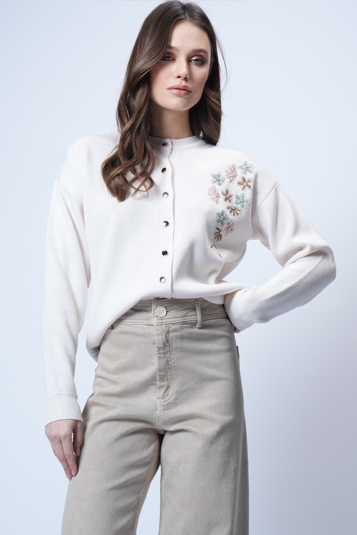 Kadın Ekru Nakış İşlemeli Triko Hırka Alc-X14755