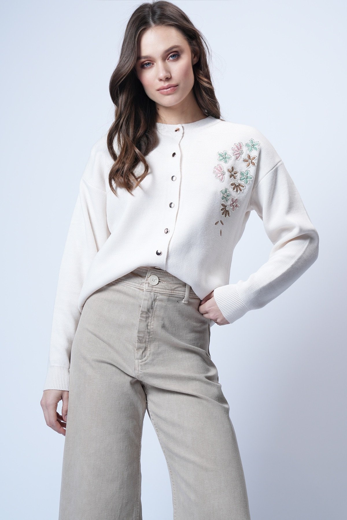 Kadın Ekru Nakış İşlemeli Triko Hırka Alc-X14755