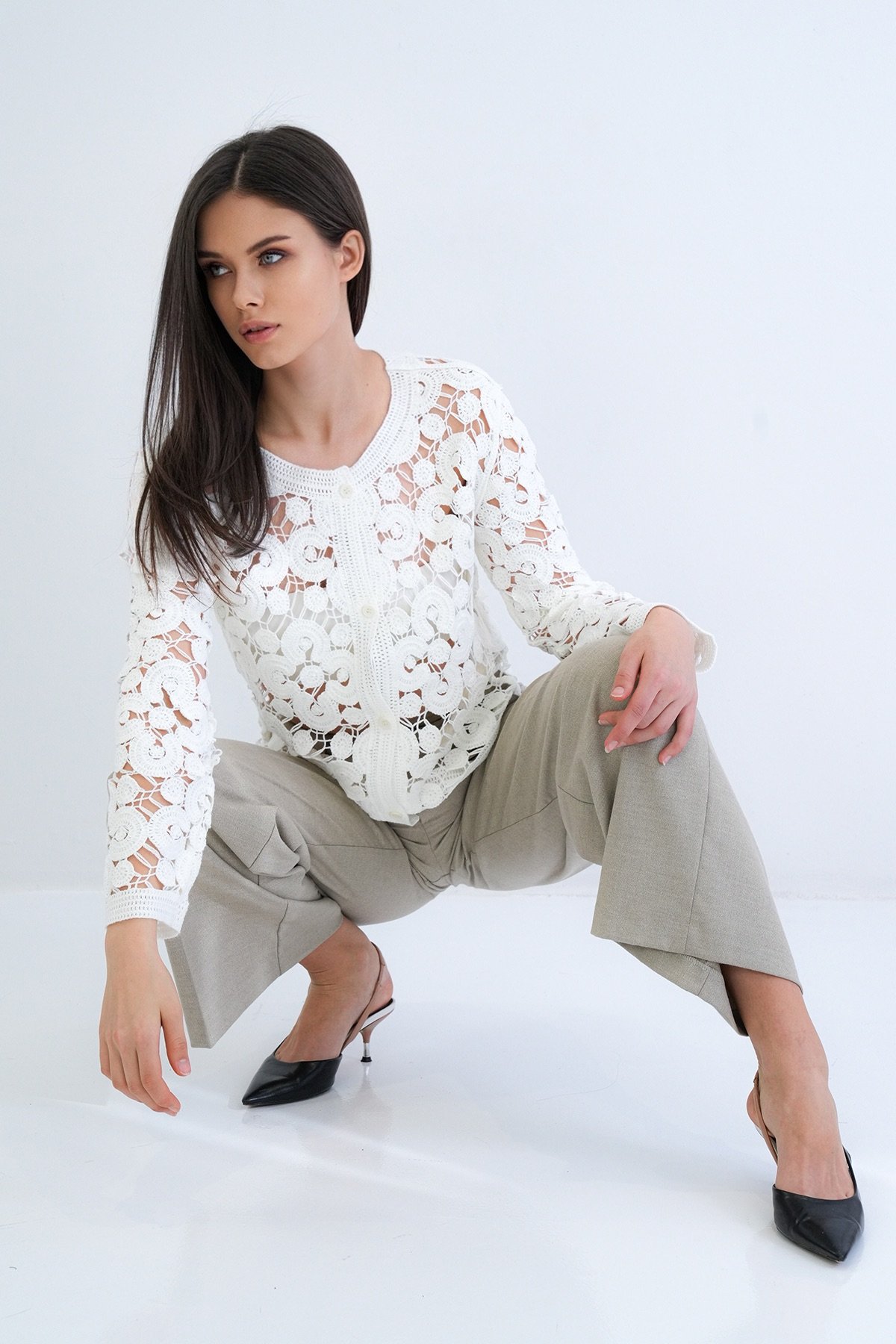 Kadın Ekru Önü Düğmeli Motif Desenli Dantel Triko Ceket Alc-X15279