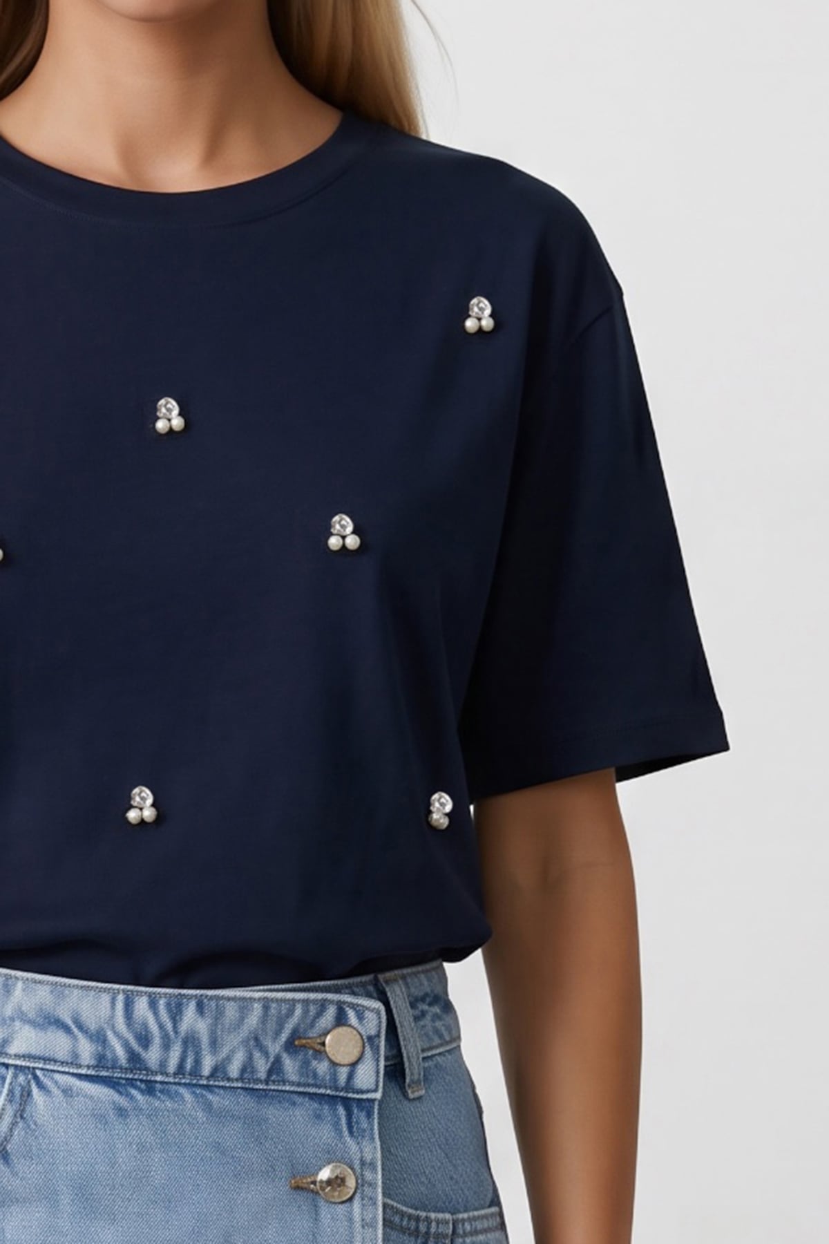 Kadın Lacivert Bisiklet Yaka Oversize İnci Ve Taş İşlemeli T-Shirt ALC-X11964