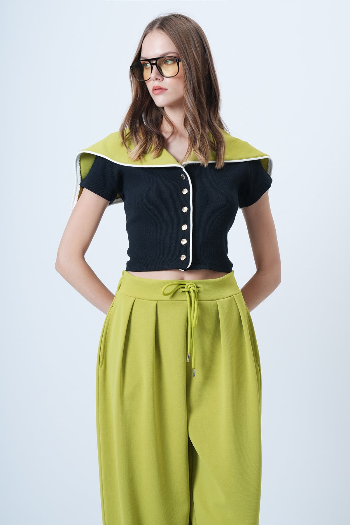 Kadın Lacivert Yeşil Yaka Tasarımlı Önü Düğmeli Crop Kombine Bluz ALC-X14654