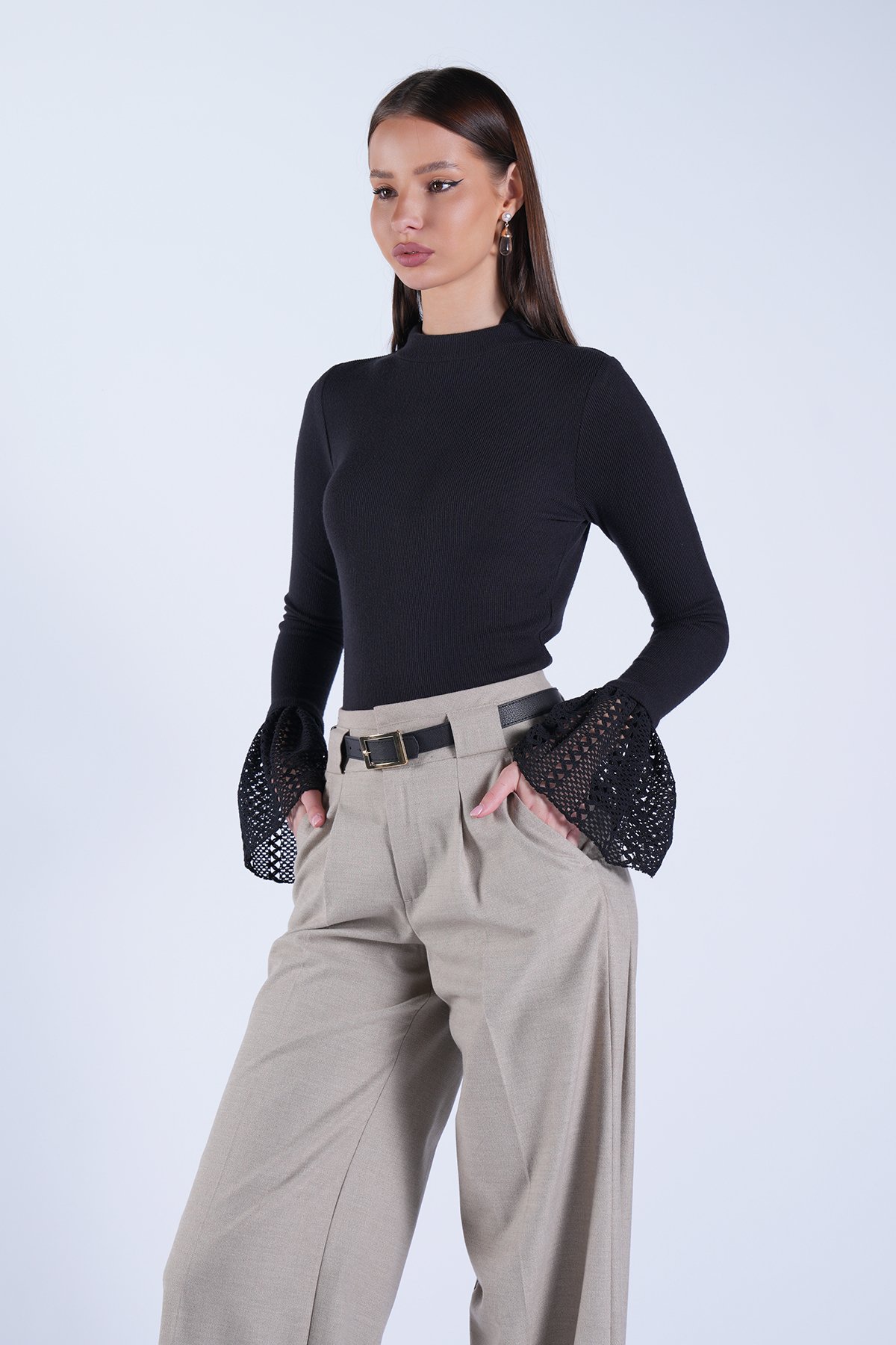 Kadın Siyah Balıkçı Yaka Kolu Dantel Detaylı Bluz Alc-X15157