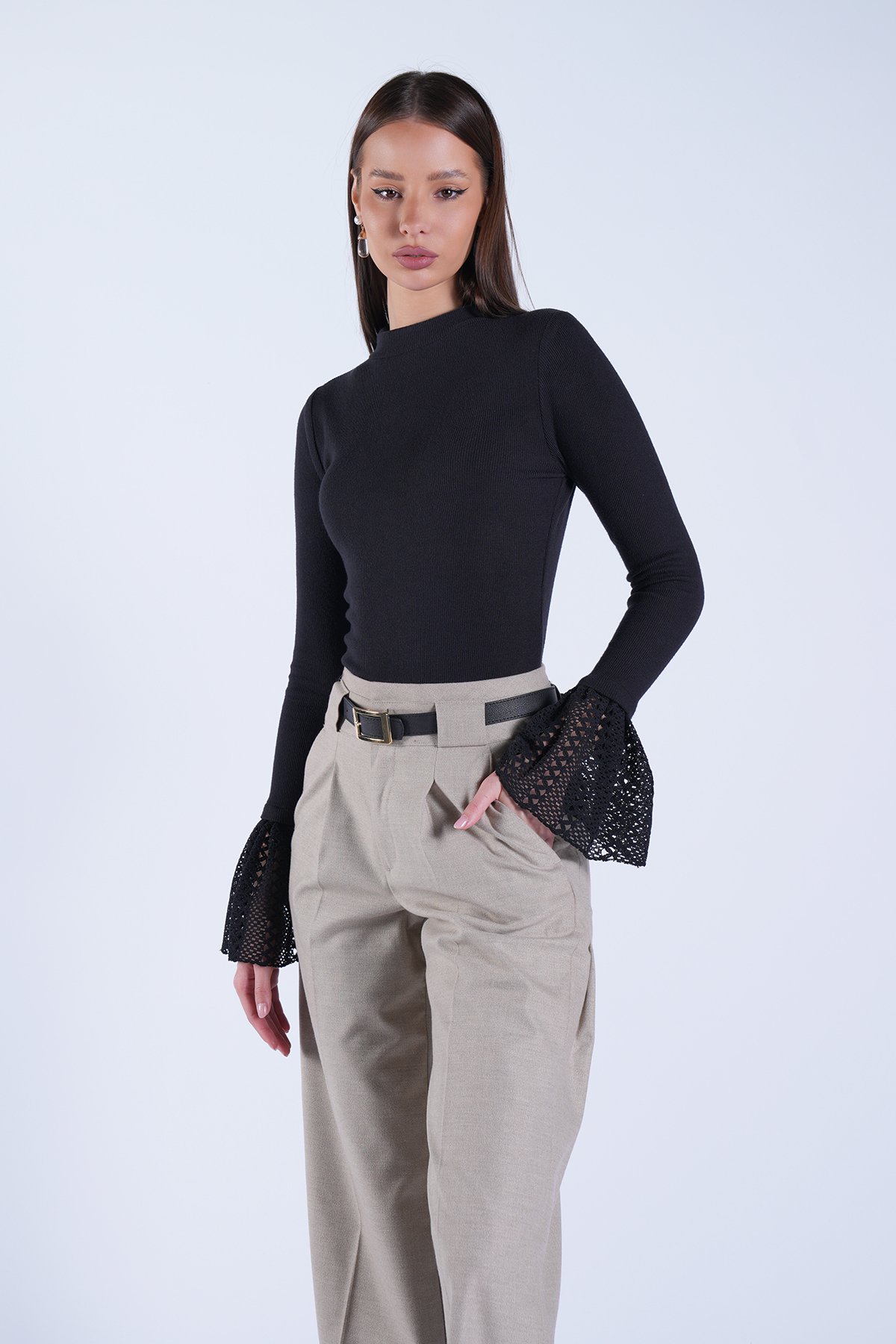 Kadın Siyah Balıkçı Yaka Kolu Dantel Detaylı Bluz Alc-X15157