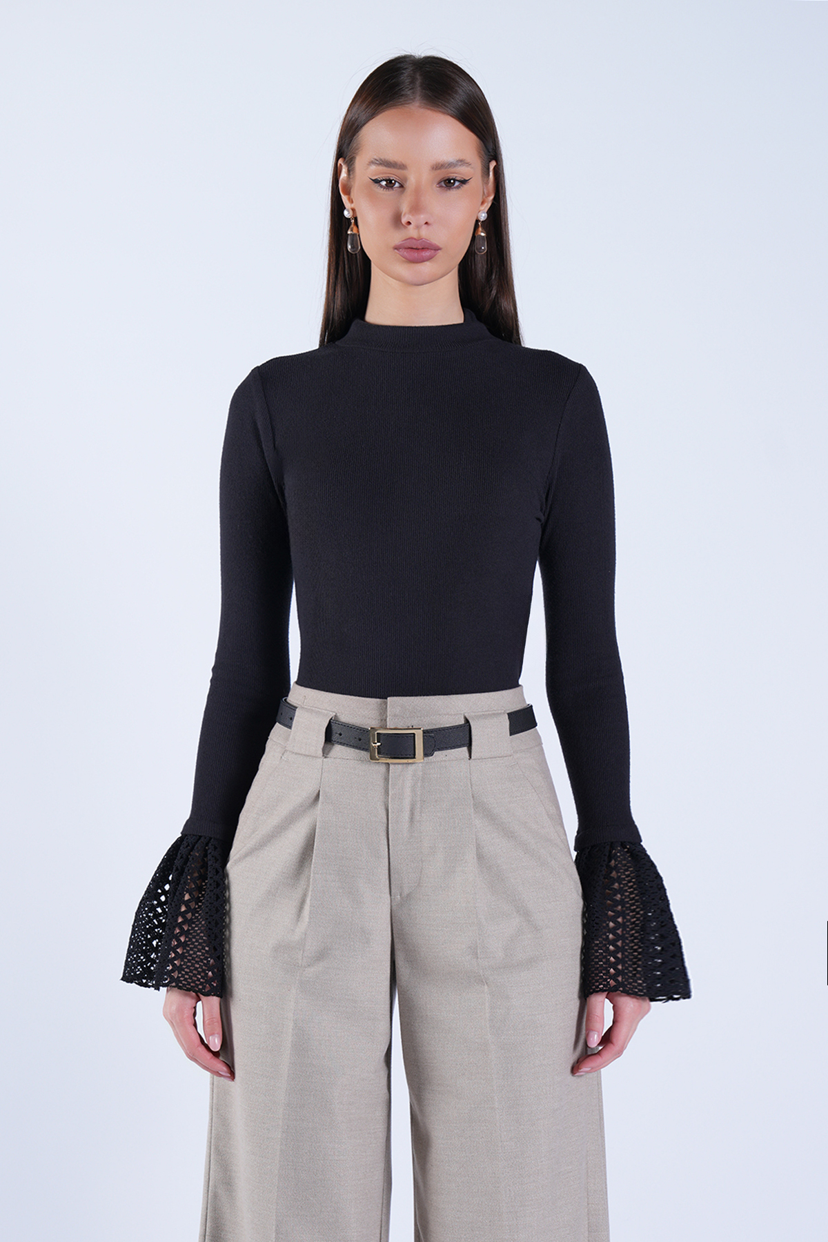 Kadın Siyah Balıkçı Yaka Kolu Dantel Detaylı Bluz Alc-X15157