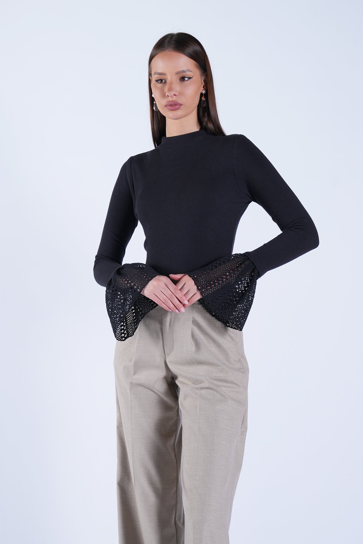 Kadın Siyah Balıkçı Yaka Kolu Dantel Detaylı Bluz Alc-X15157